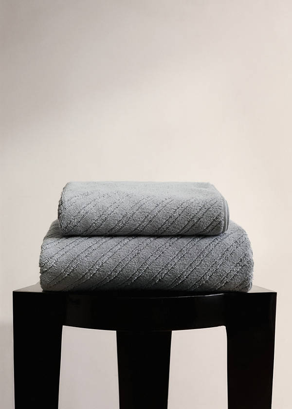 Cotton terry hand towel with diagonal structure — Indigo Blue