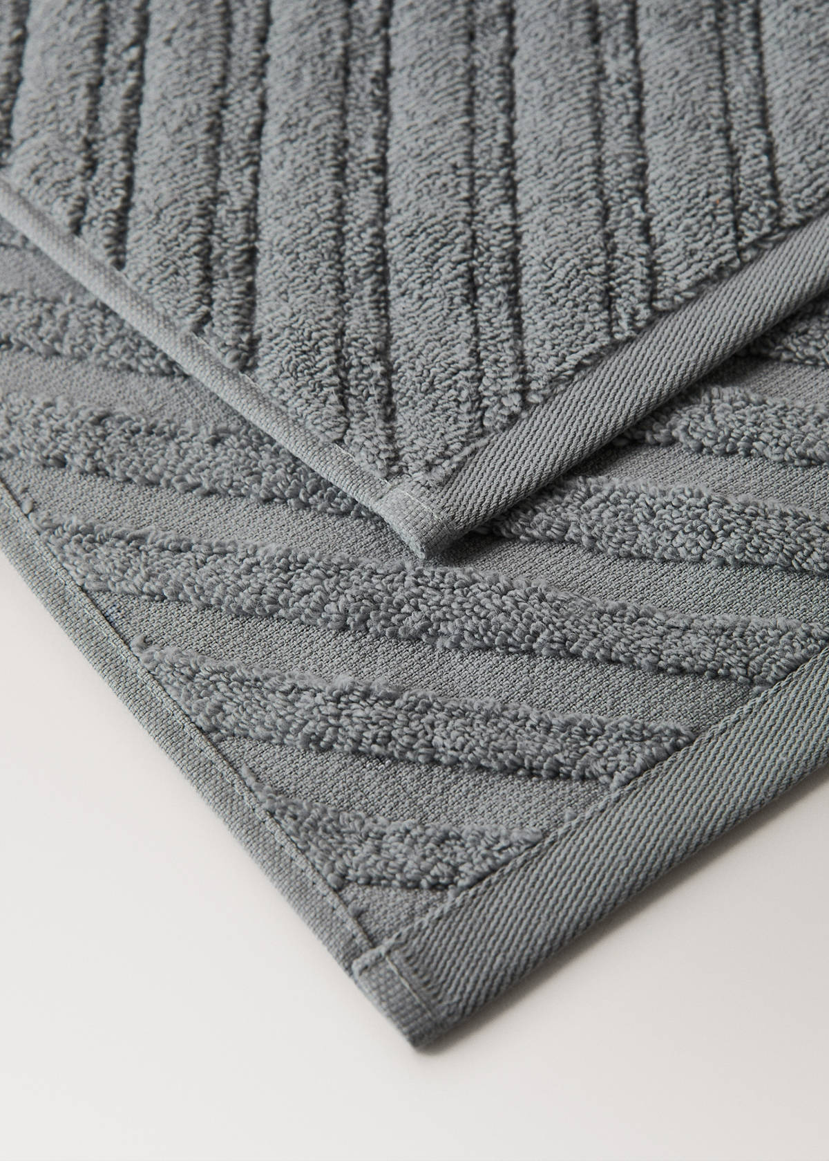 Cotton terry hand towel with diagonal structure — Indigo Blue