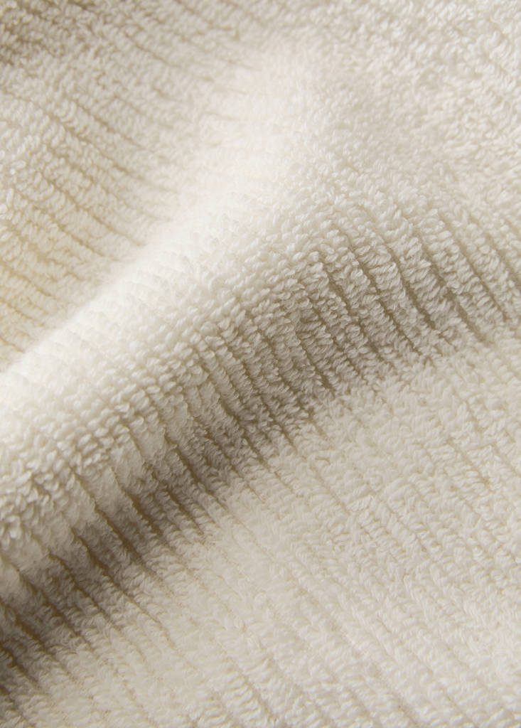 Textured bath towel with fringes — Ecru