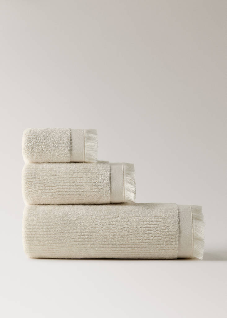 Textured bath towel with fringes — Ecru