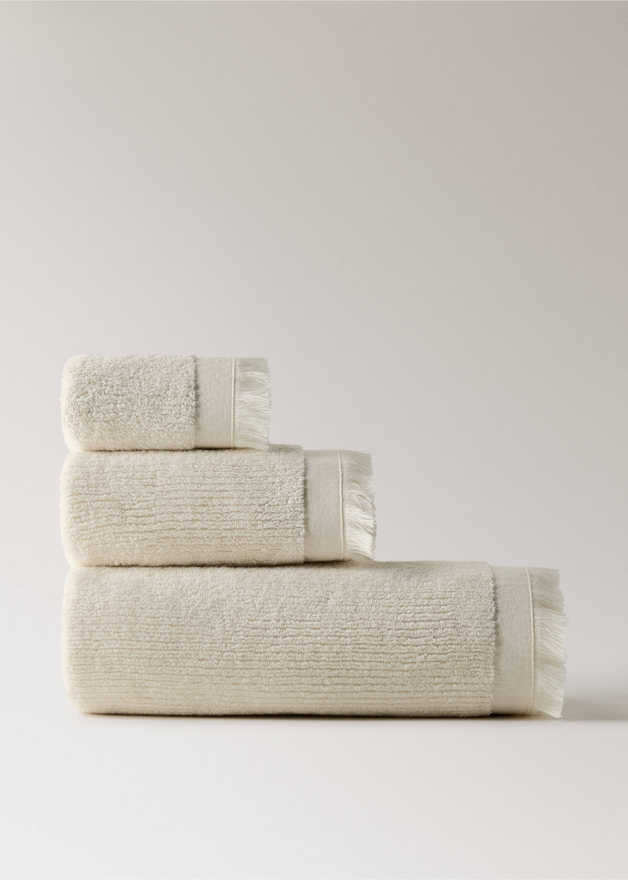 Textured hand towel with fringes - Article without model, Ecru. Ref: 27001562-00.