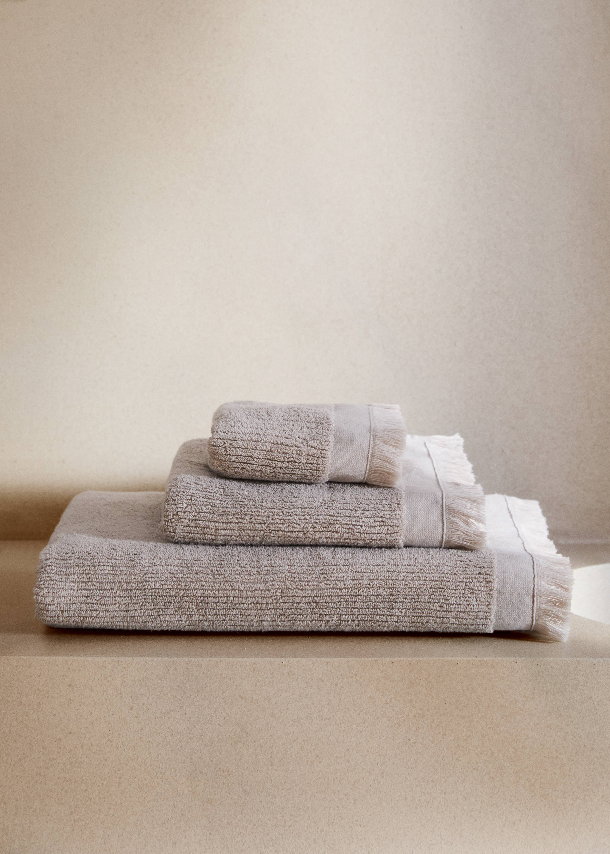 Textured hand towel with fringes - General plane