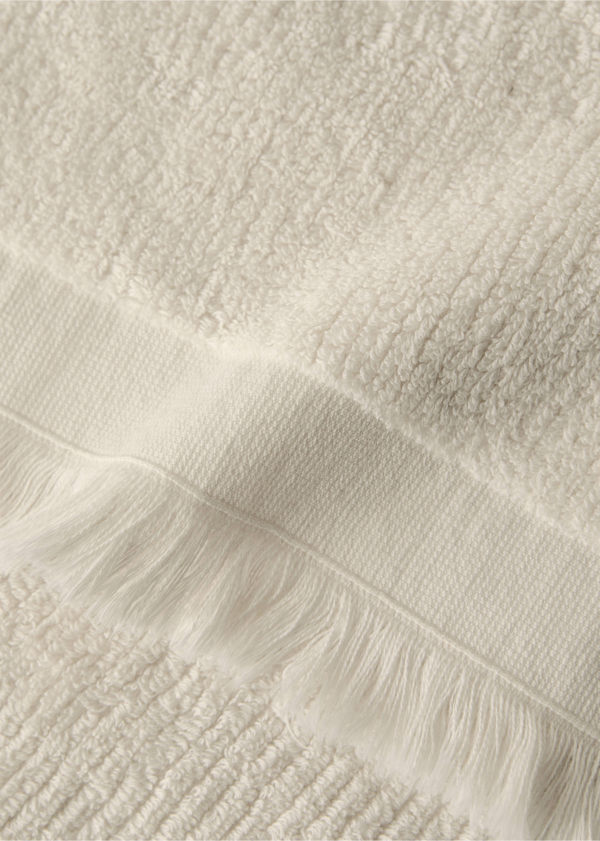 Textured guest towel with fringes - Details of the article 1, Ecru. Ref: 27001563-00.