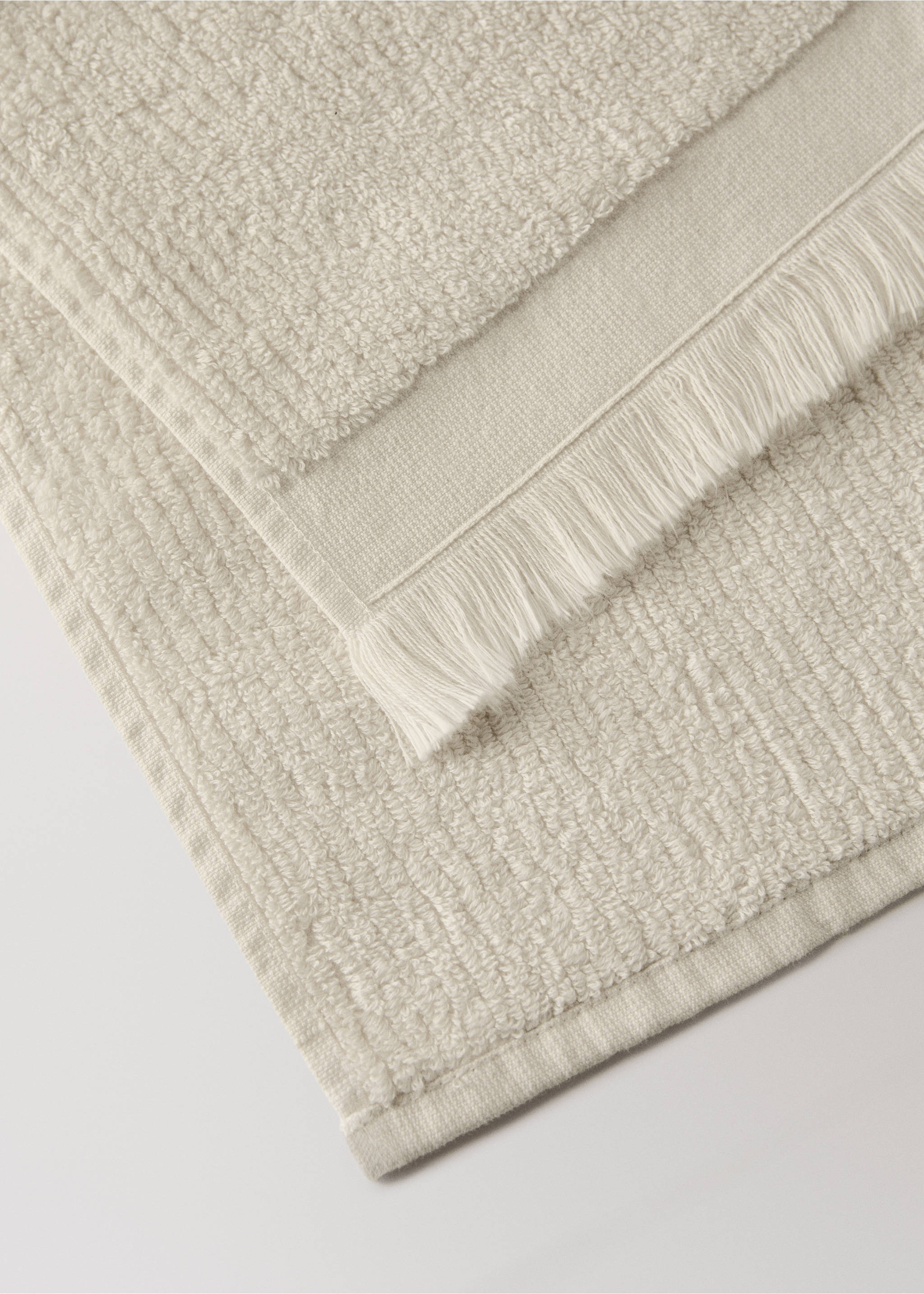 Textured guest towel with fringes - Details of the article 2, Ecru. Ref: 27001563-00.
