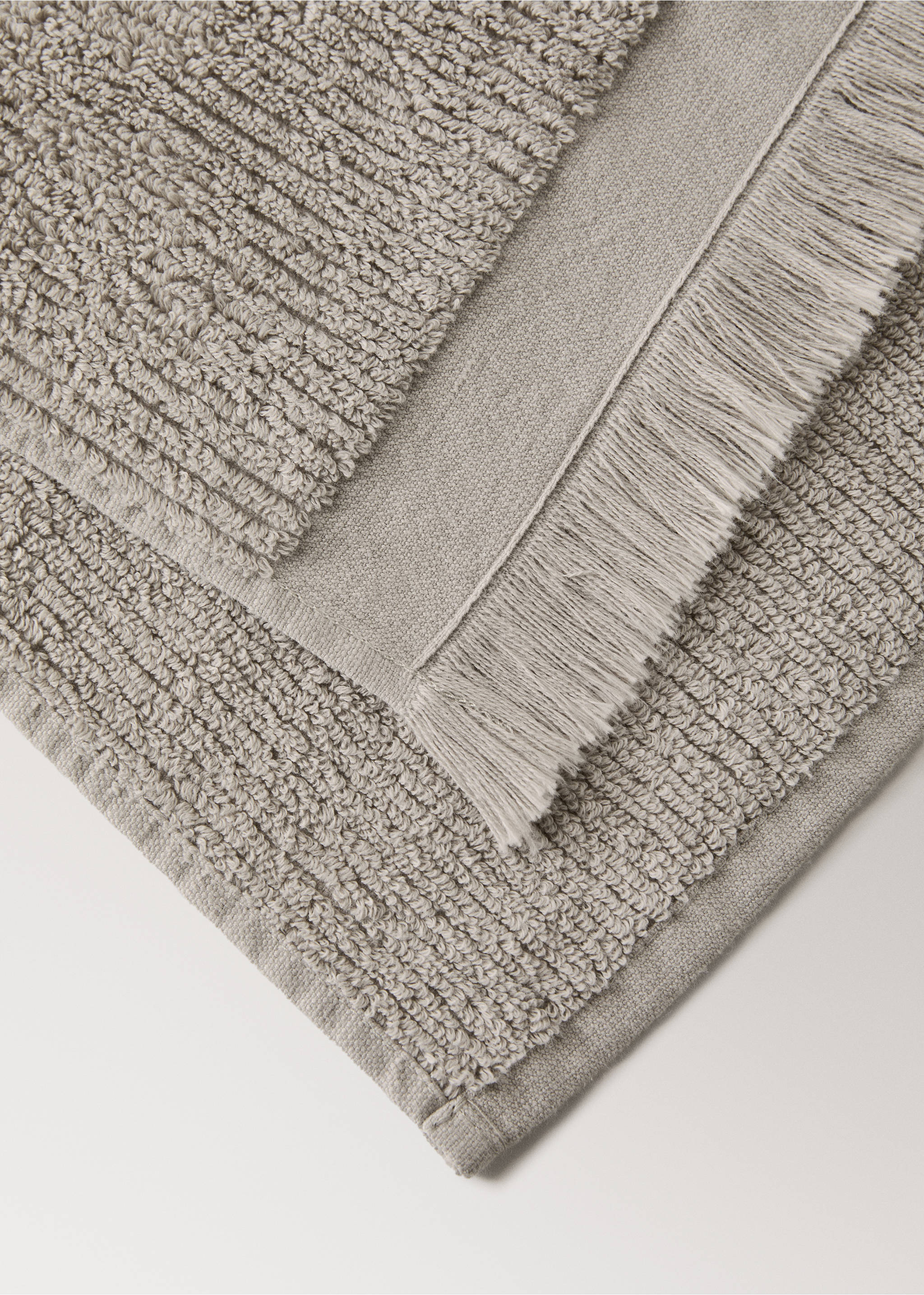 Textured guest towel with fringes - Details of the article 2, Light/Pastel Grey. Ref: 27001563-00.