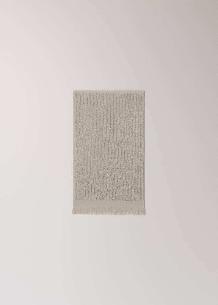 Textured guest towel with fringes — Light/Pastel Grey