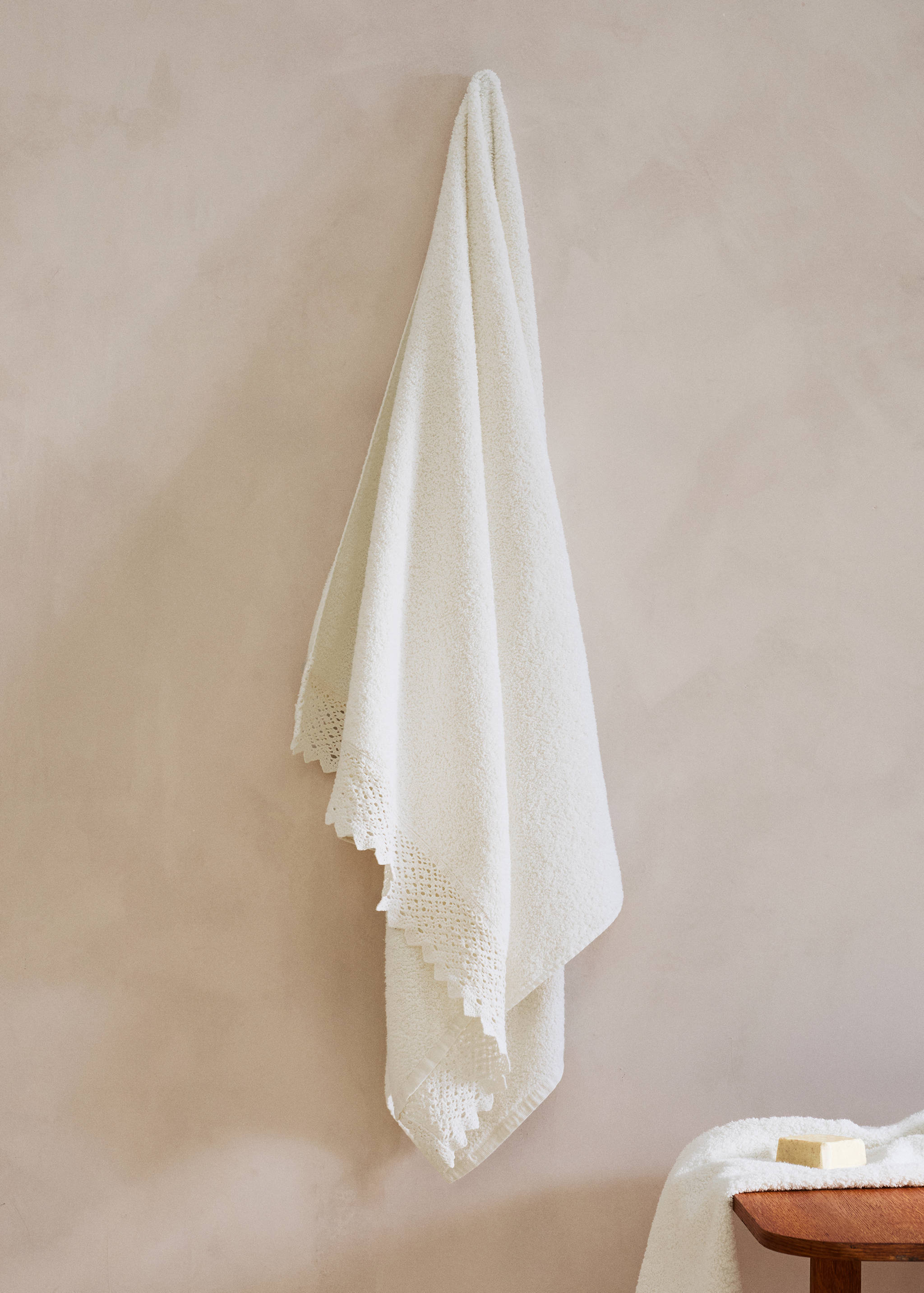 Πετσέτα μπάνιου 100% βαμβάκι με δαντέλα - Γενικό πλάνο