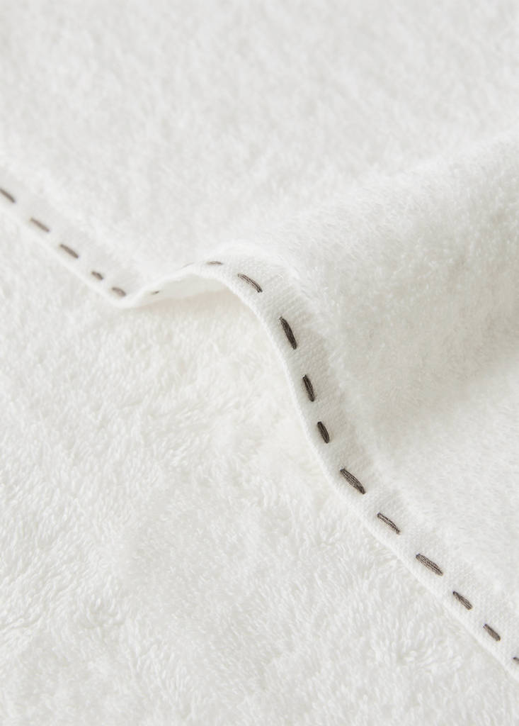Guest towel with topstitching finish and pompom detail — Off White