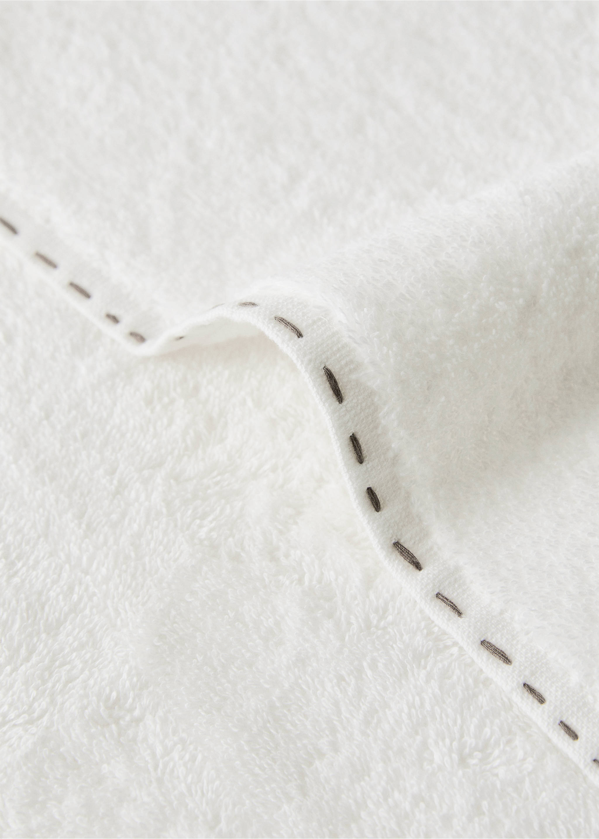 Handduk med stygn och tofsdetalj - Detaljer om artikeln 1, Benvit. Ref: 27001567-00.