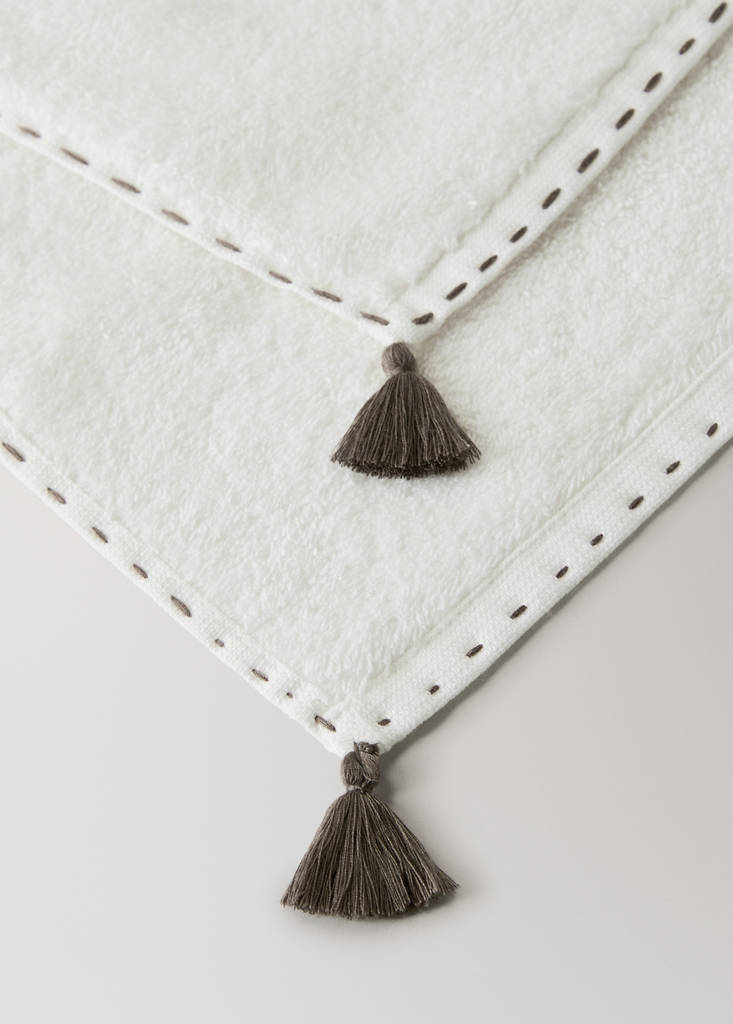 Guest towel with topstitching finish and pompom detail — Off White