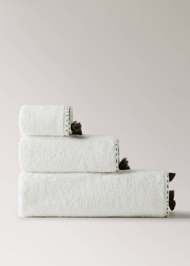 Guest towel with topstitching finish and pompom detail — Off White