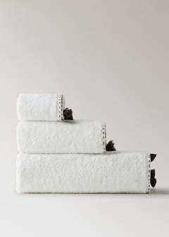 Guest towel with topstitching finish and pompom detail — Off White 5