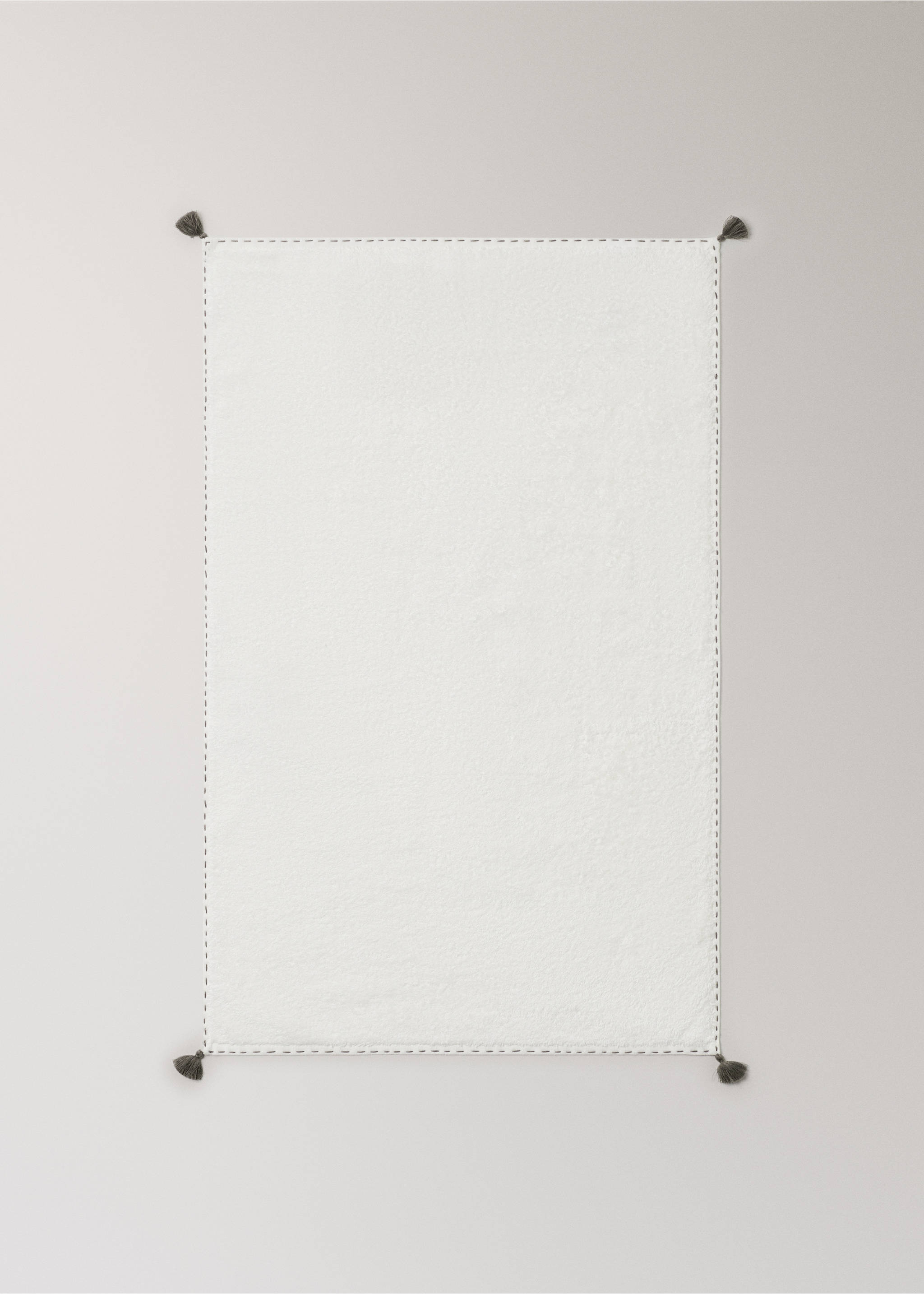 Hand towel with topstitched finish and pompom detail - Details of the article 3, Off White. Ref: 27001568-00.
