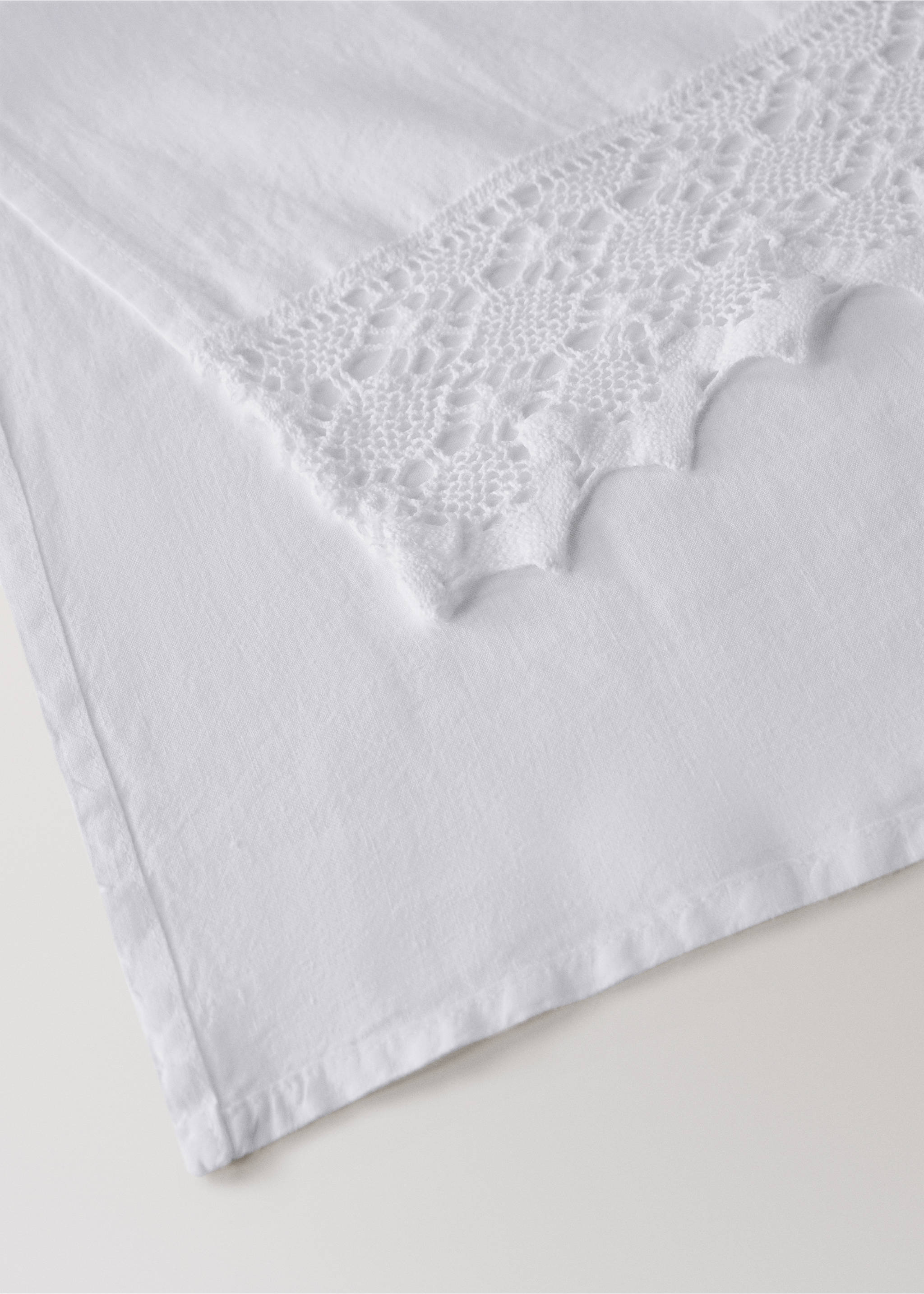 Prosop din in cu bordură din dantelă - Detaliu al articolului 4, Alb. Ref: 27001570-00.