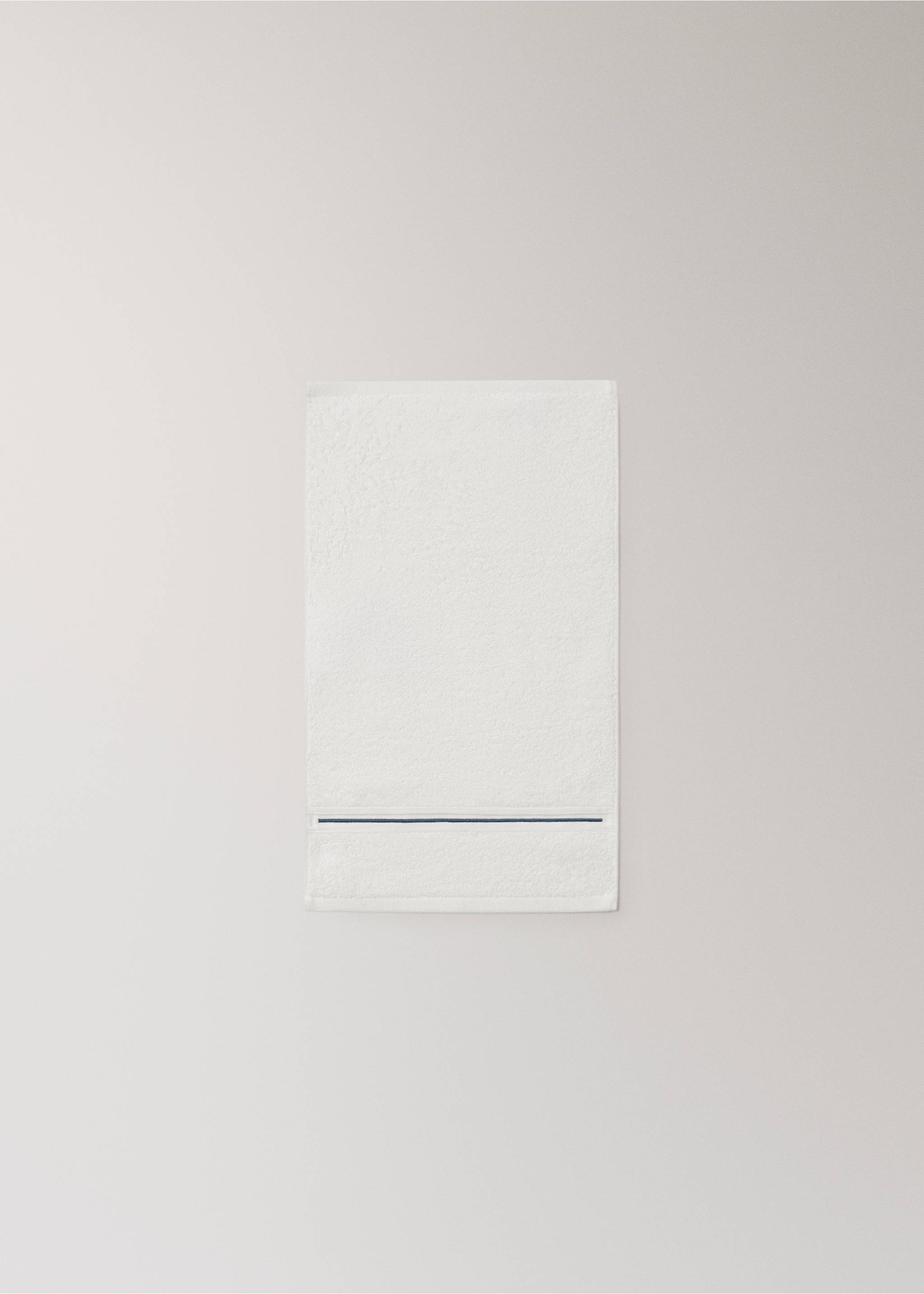 Cotton hand towel with embroidered scalloped edge - Details of the article 3, White. Ref: 27001571-00.