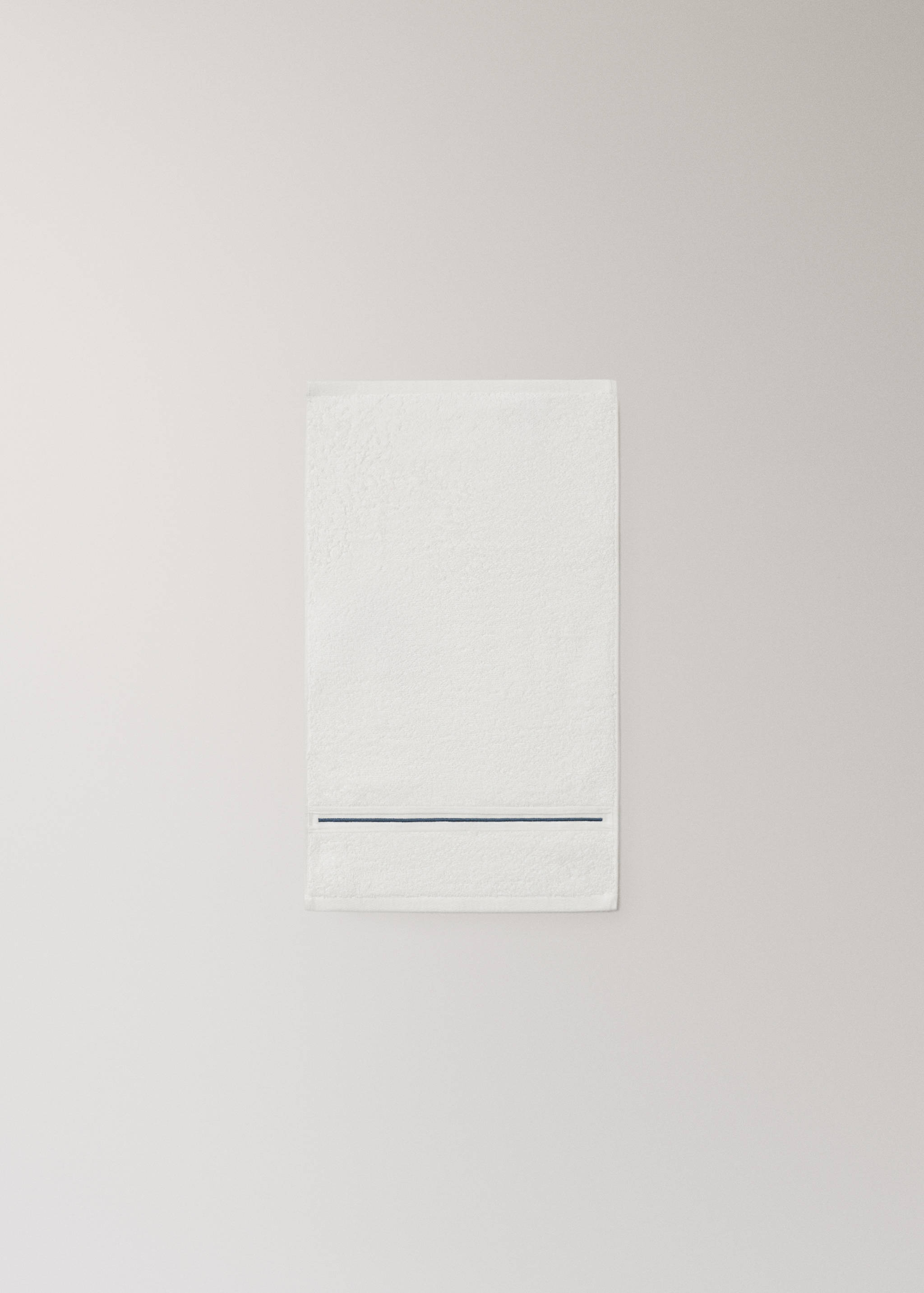 Cotton hand towel with embroidered scalloped edge - Details of the article 3