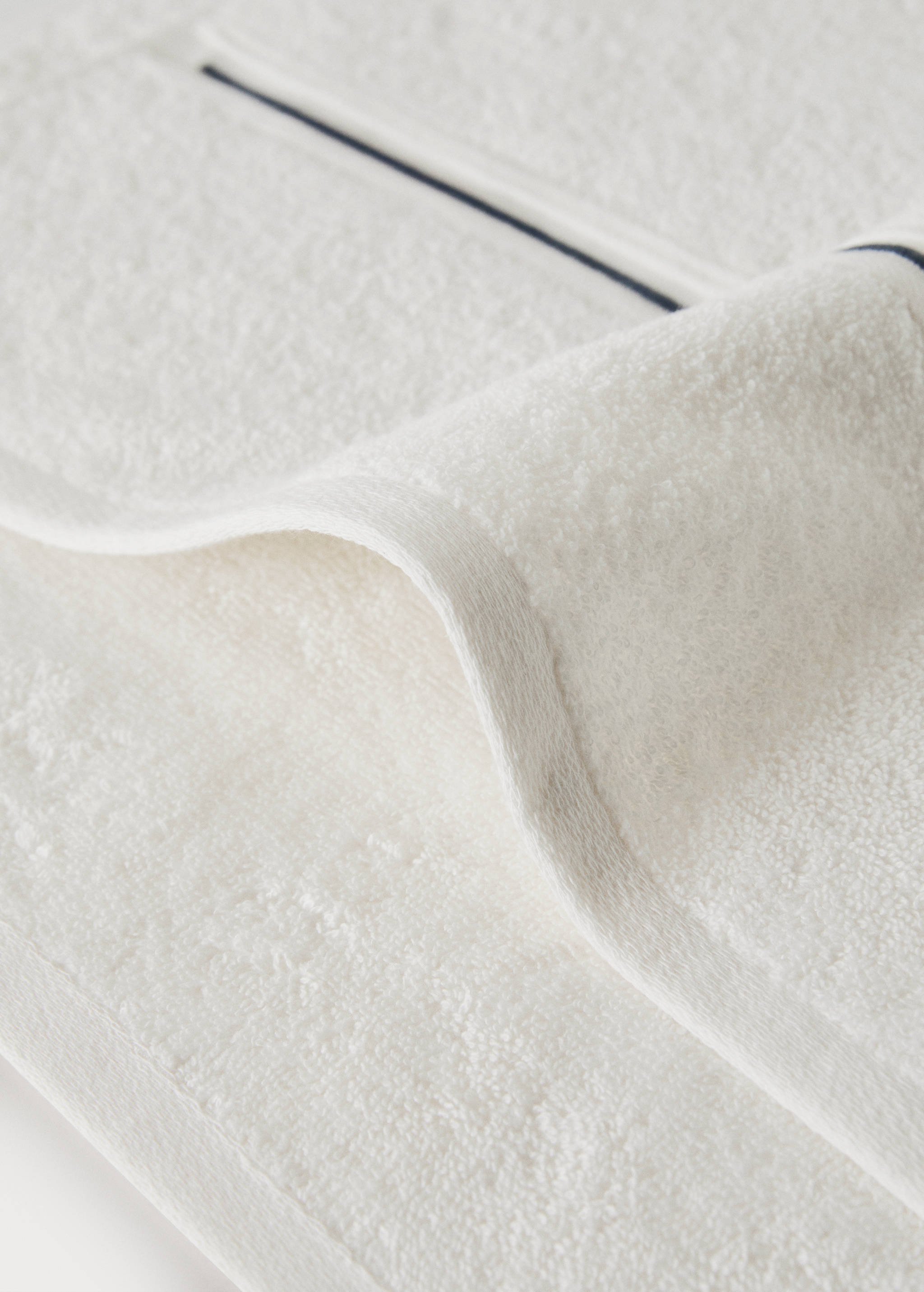 Handduk i bomull med broderad bård - Detaljer om artikeln 1