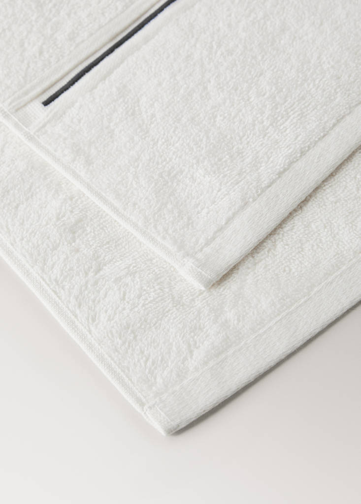 Cotton hand towel with embroidered scalloped edge - thumbnail 9