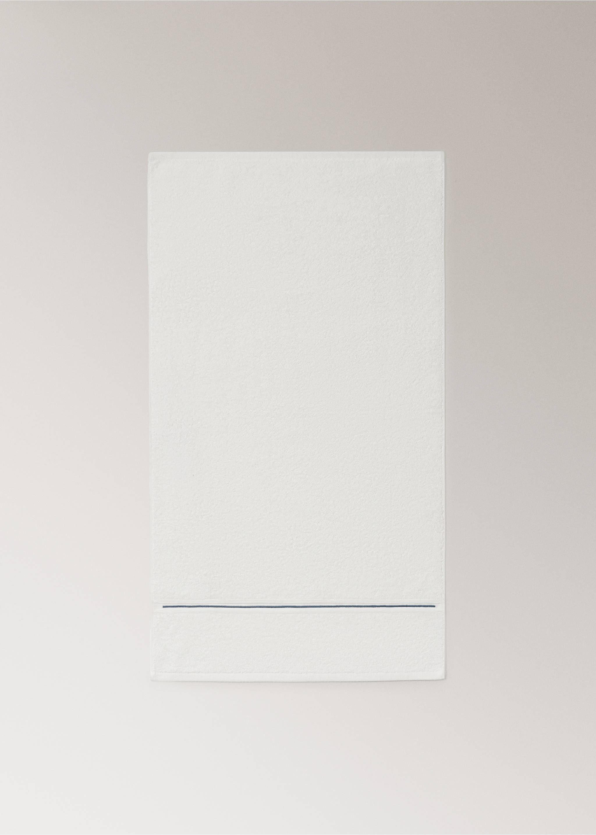 Handduk i bomull med broderad bård - Detaljer om artikeln 3, Vit. Ref: 27001572-00.