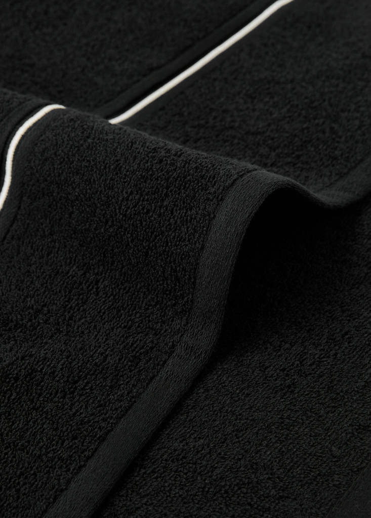 Cotton hand towel with embroidered scalloped edge - thumbnail 3