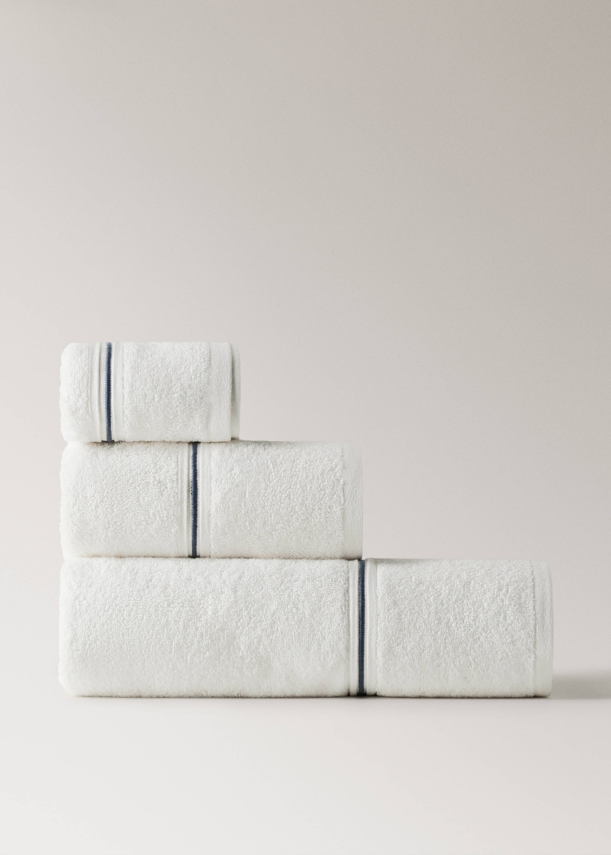 Baumwollhandtuch mit besticktem Muschelsaum - Artikel ohne Model