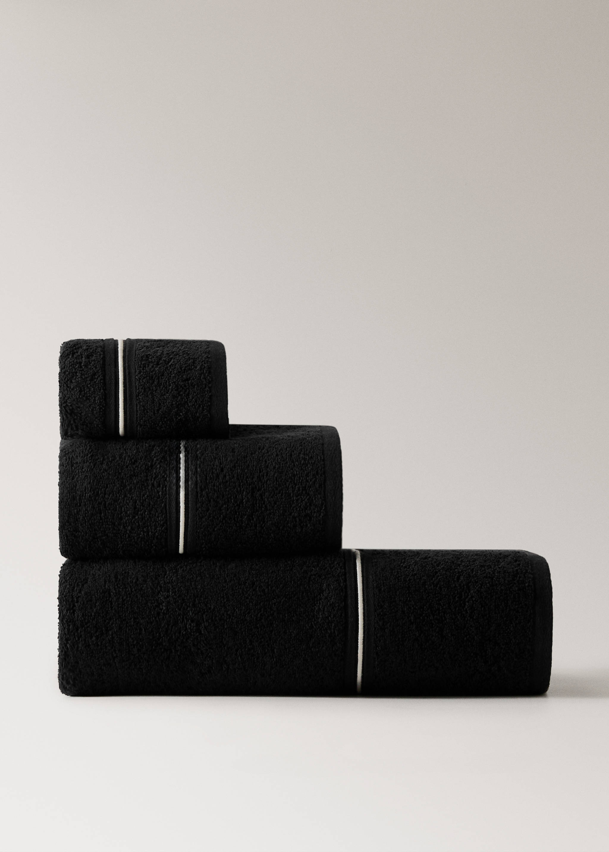 Cotton shower towel with embroidered scalloped border - Article without model