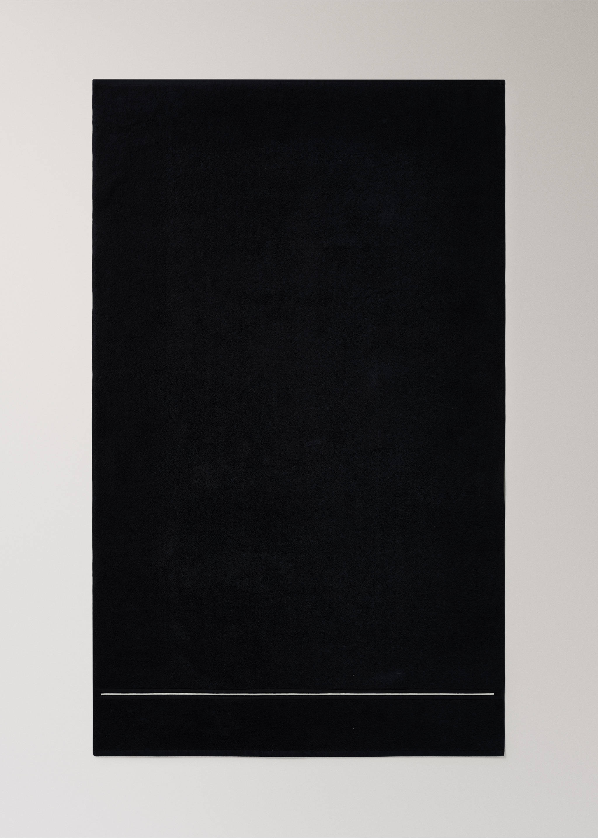 Hímzett szegélyű pamut fürdőtörölköző - A termék adatai 3, Fekete. Ref: 27001573-00.