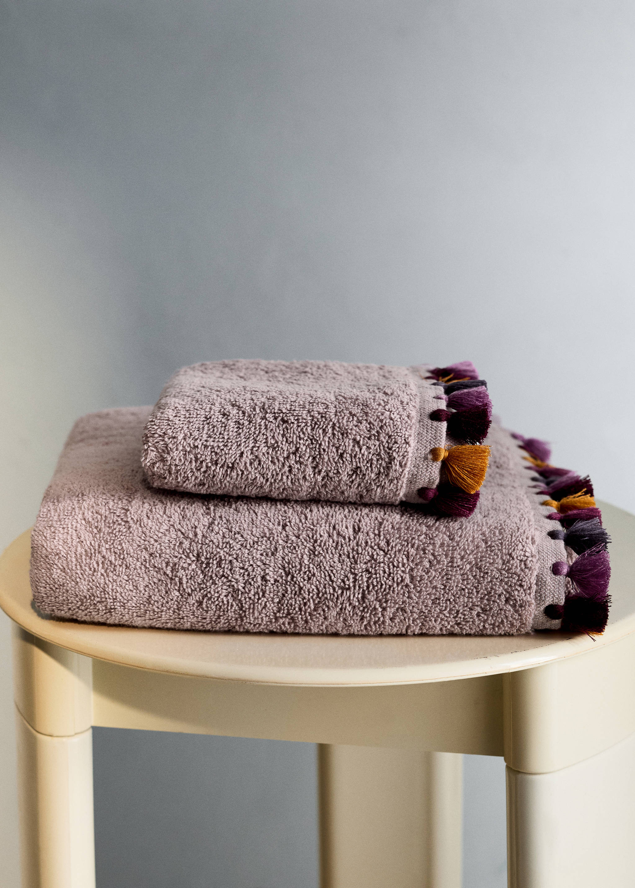 Toalla lavabo algodón rizo detalle pompón - Plano general