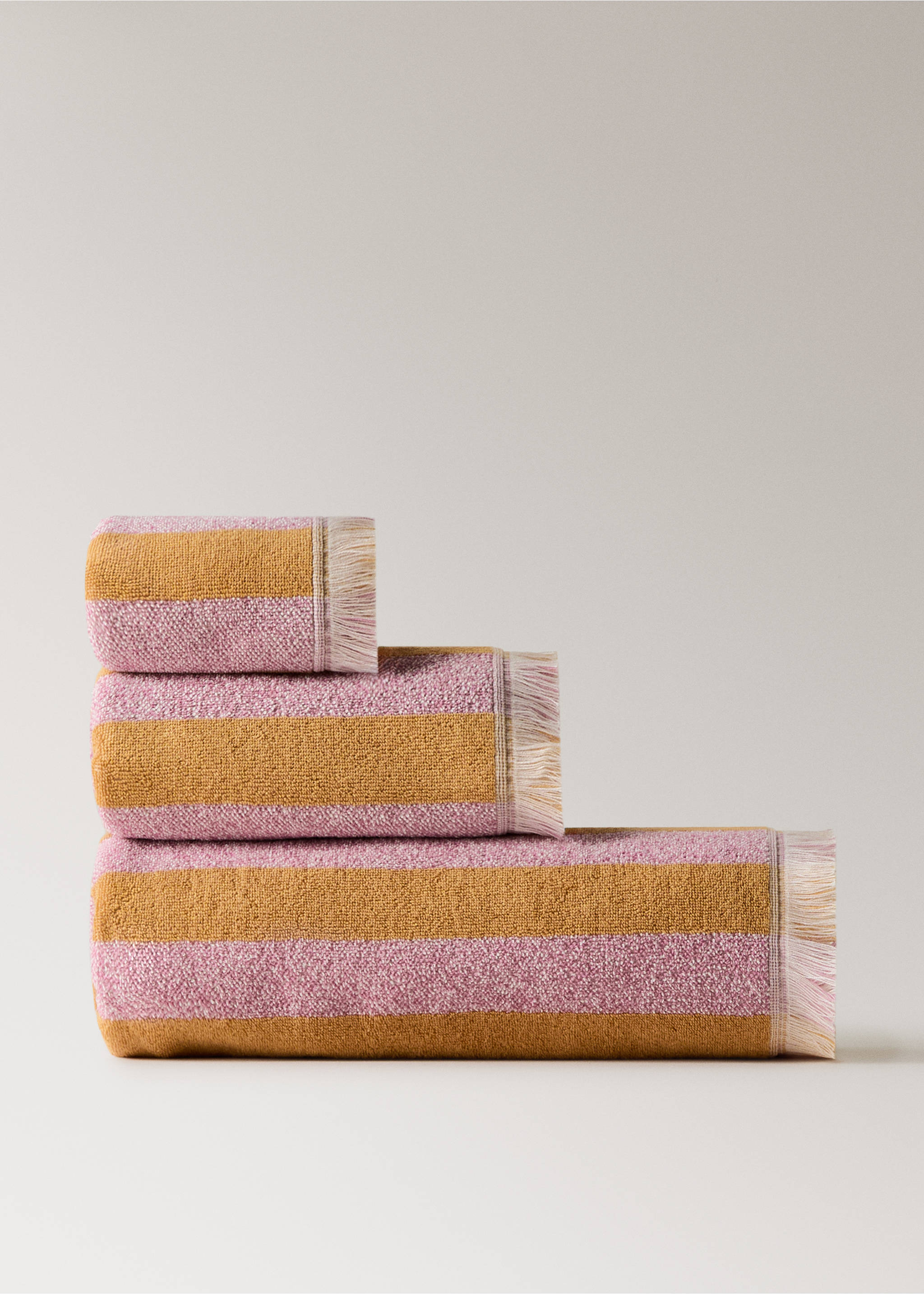 Cotton hand towel with striped pattern and fringes - Article without model, Pale Pink. Ref: 27001577-00.