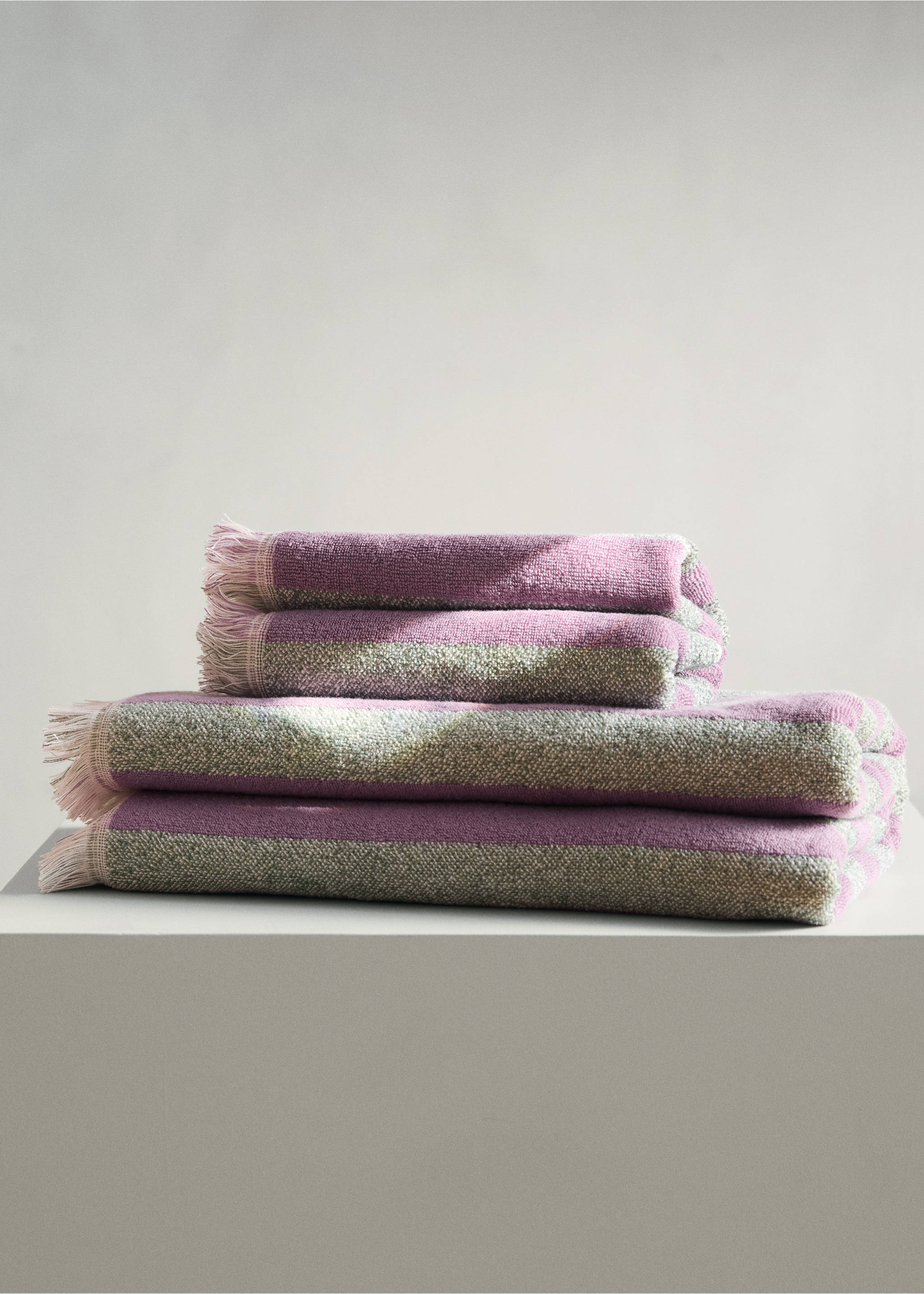 Ręcznik do rąk z bawełny w kolorowe paski z frędzlami - Plan ogólny, Niebieski. Ref: 27001578-00.