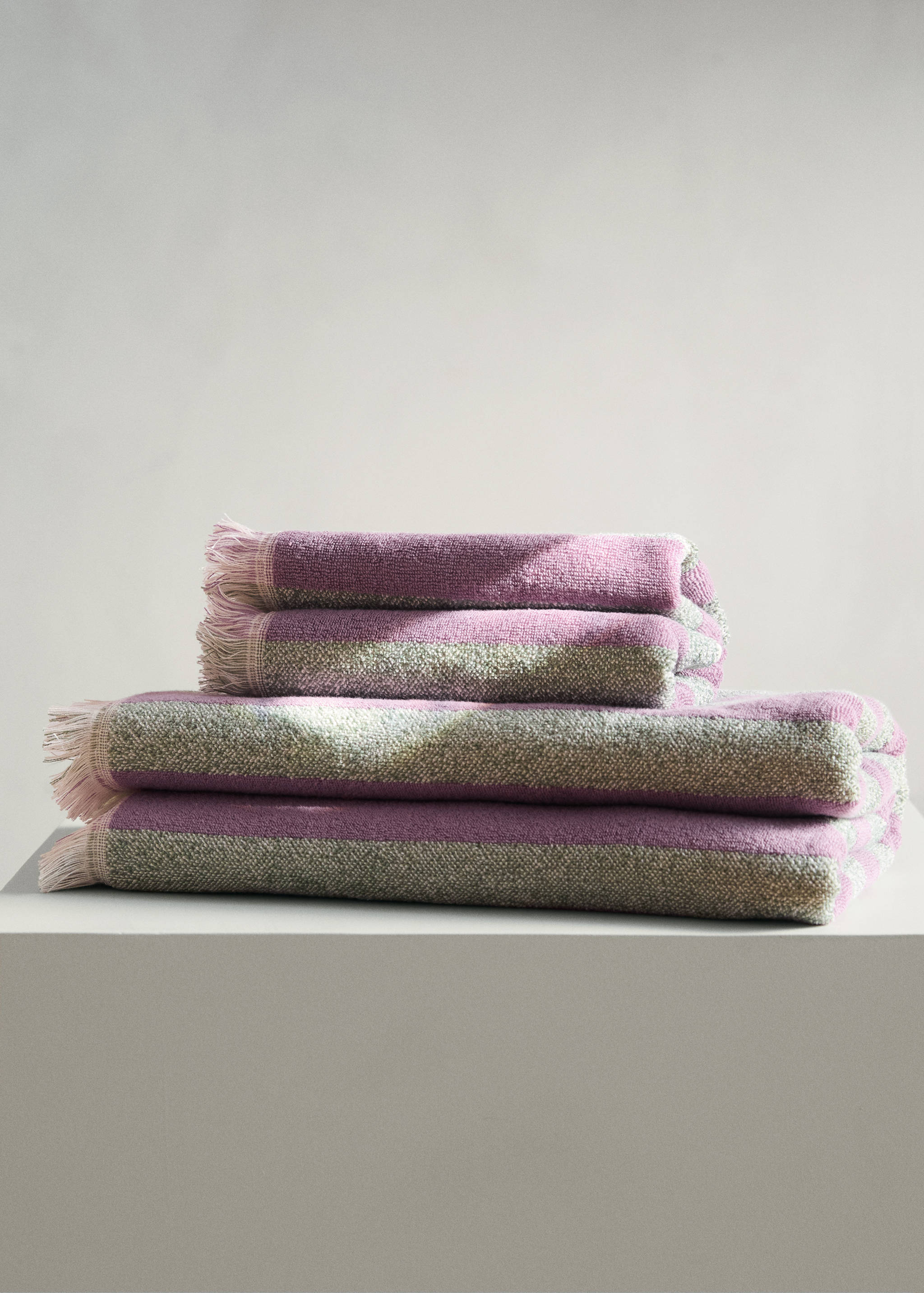 Cotton hand towel with stripes and fringed edges - General plane