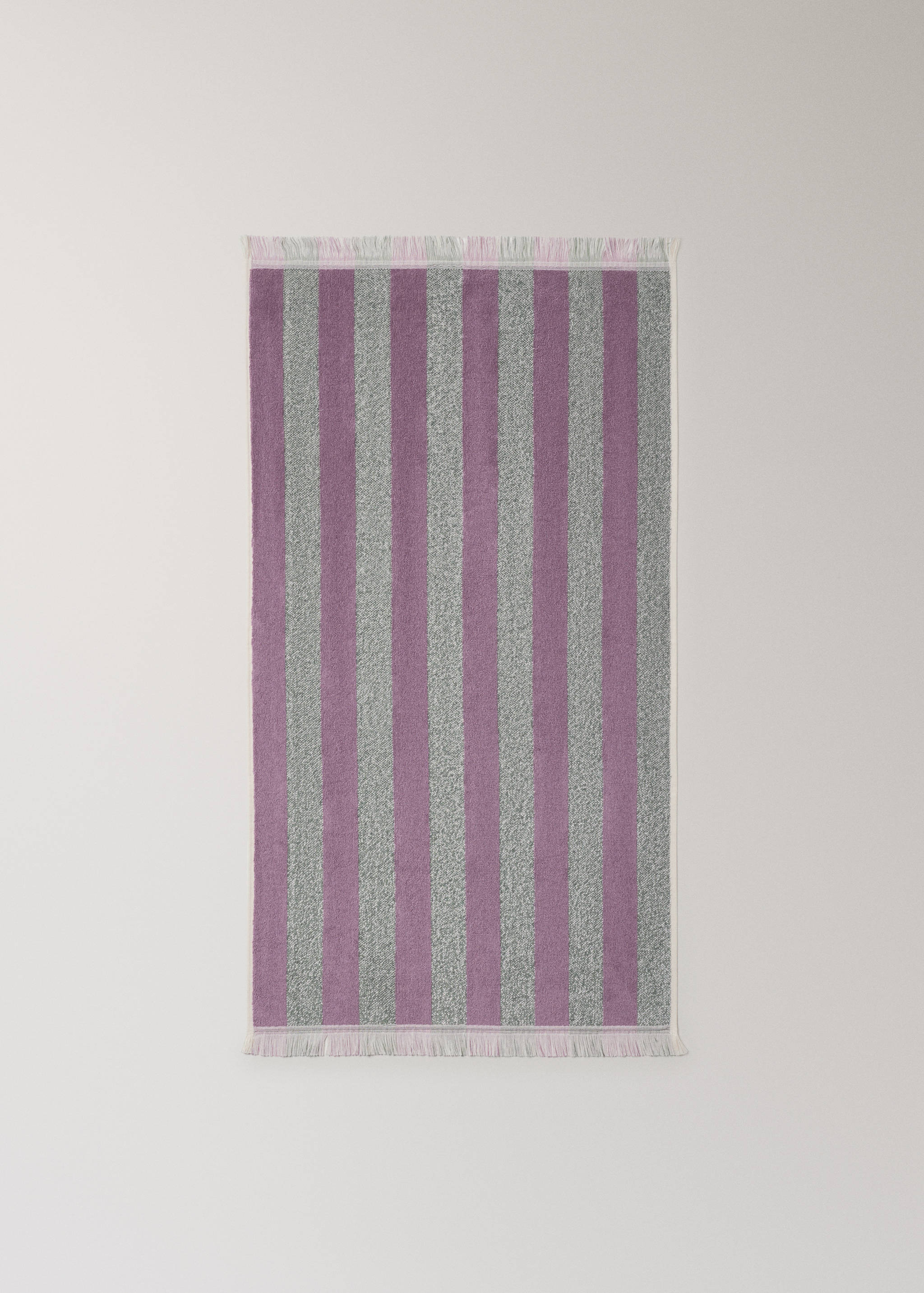 Cotton hand towel with stripes and fringed edges - Details of the article 3