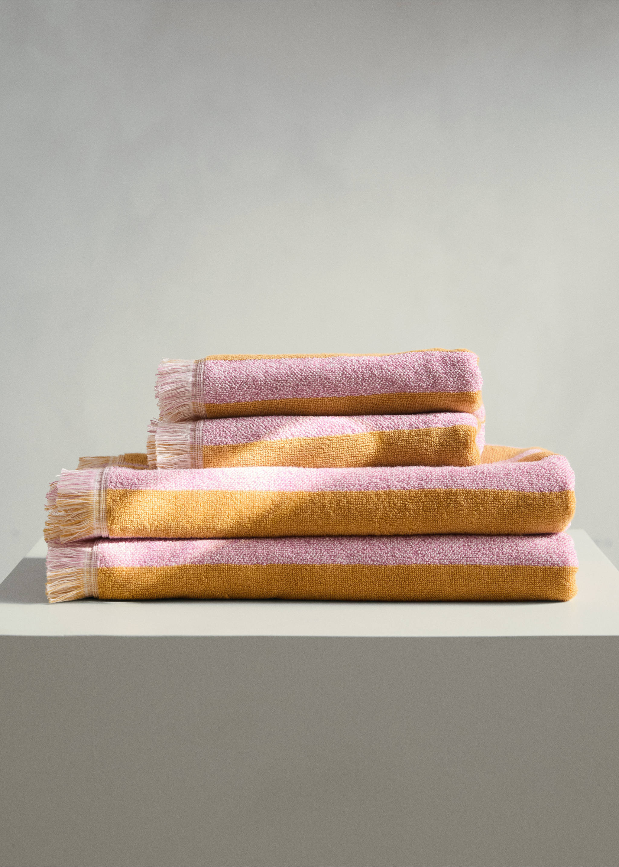 Cotton hand towel with stripes and fringed edges - General plane, Pale Pink. Ref: 27001578-00.