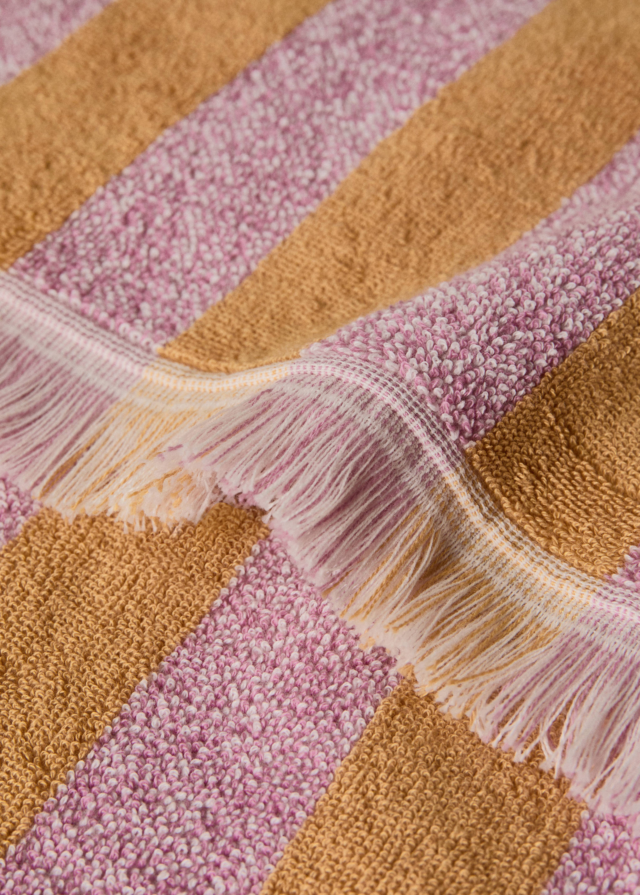 Cotton hand towel with stripes and fringed edges - Details of the article 1