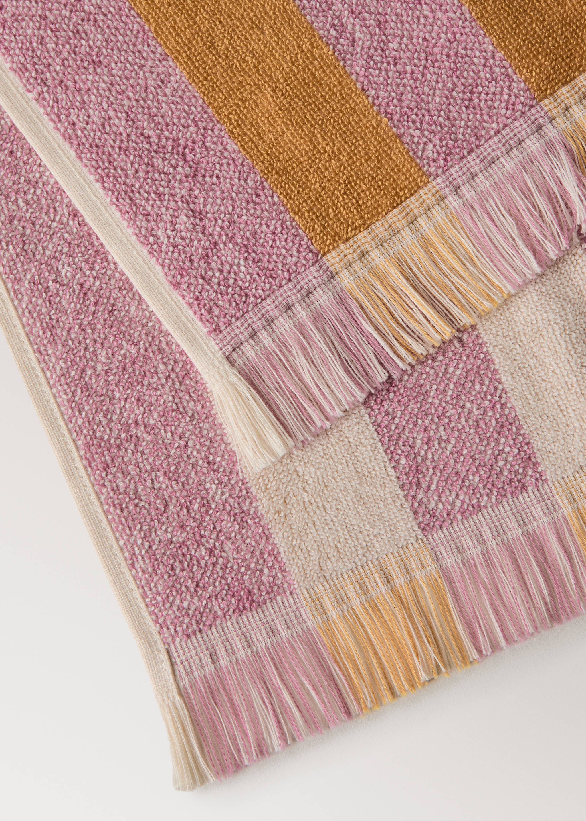 Cotton hand towel with stripes and fringed edges - Details of the article 2