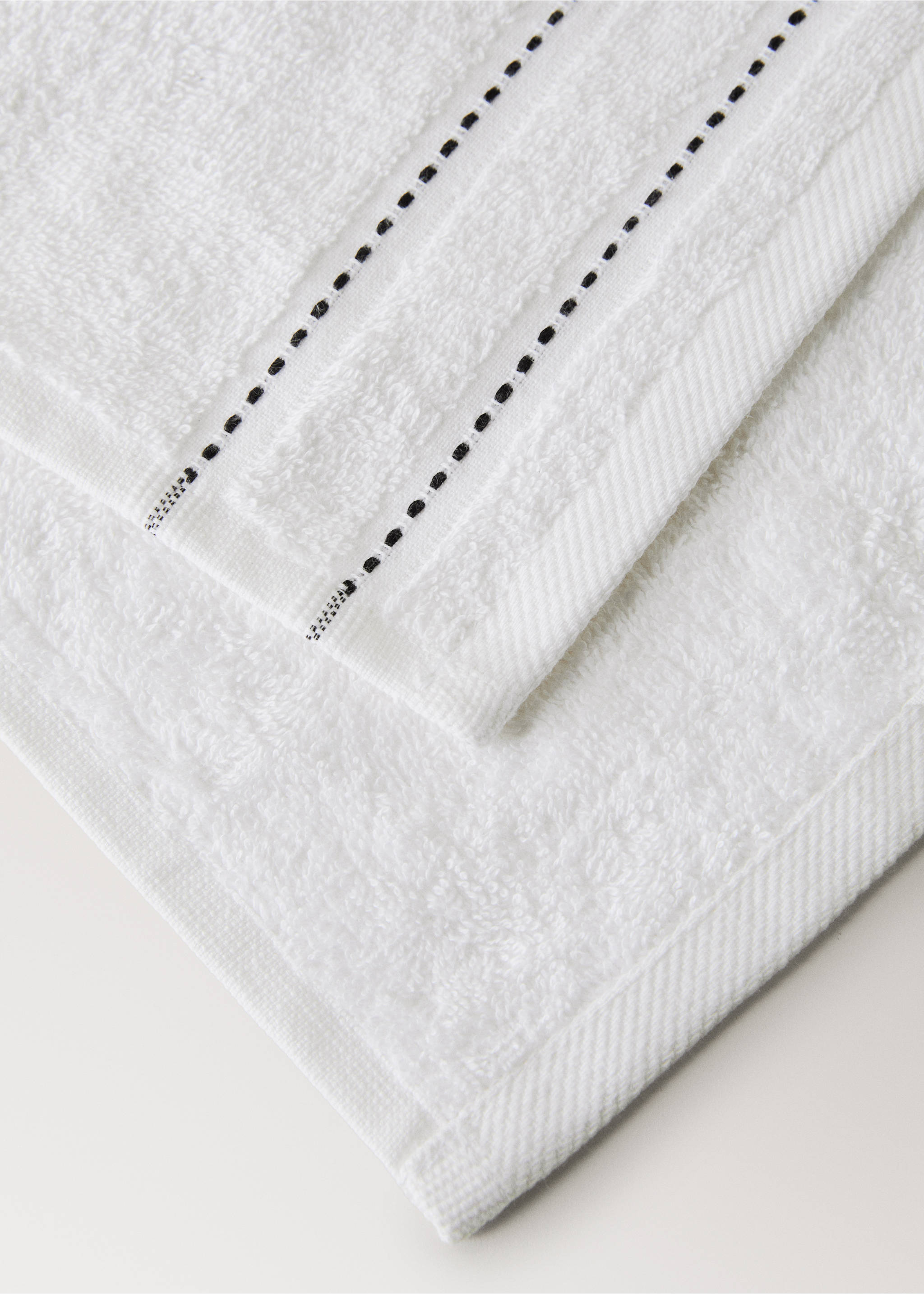 Cotton guest towel with embroidered dots - Details of the article 2, White. Ref: 27001581-00.