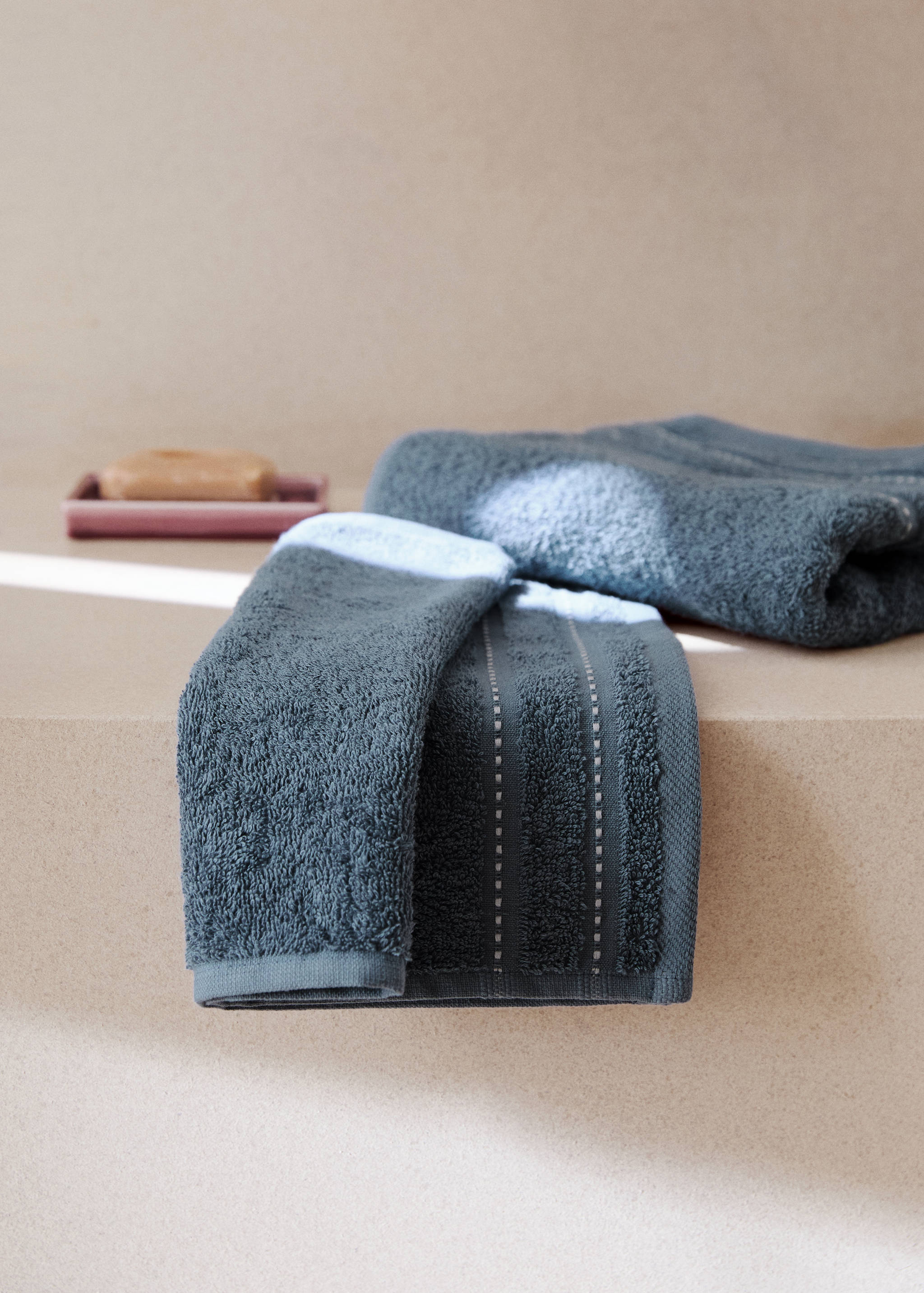 Cotton guest towel with embroidered dots - General plane