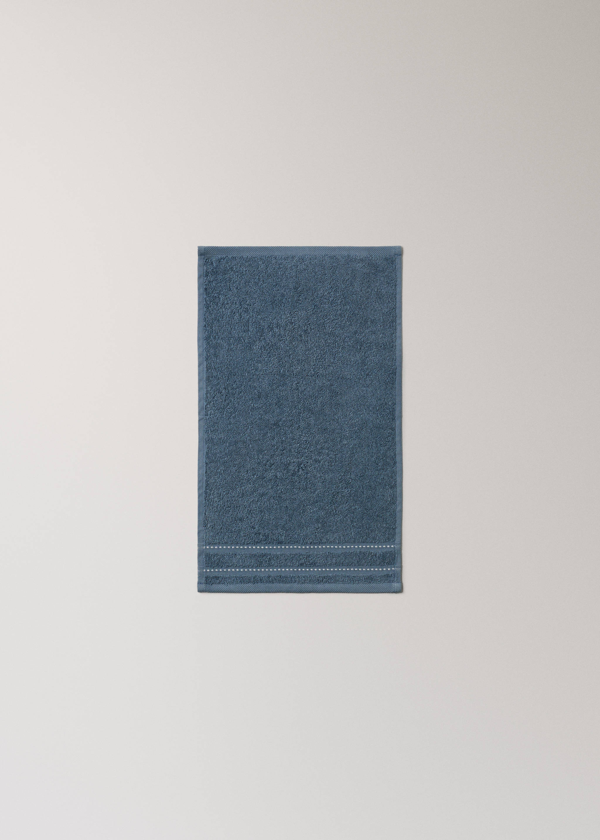 Cotton guest towel with embroidered dots - Details of the article 3