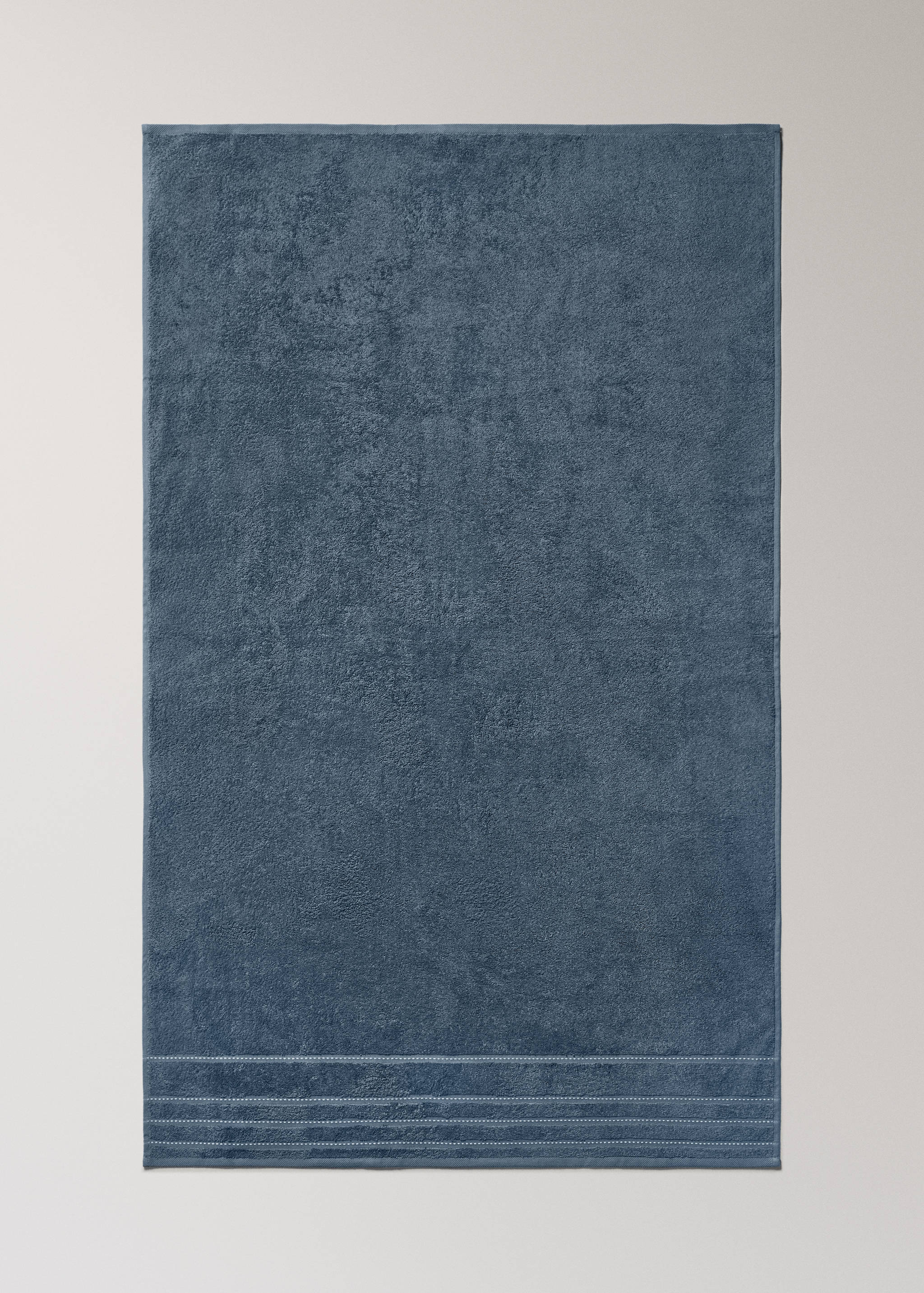 Cotton bath towel with embroidered dots - Details of the article 3