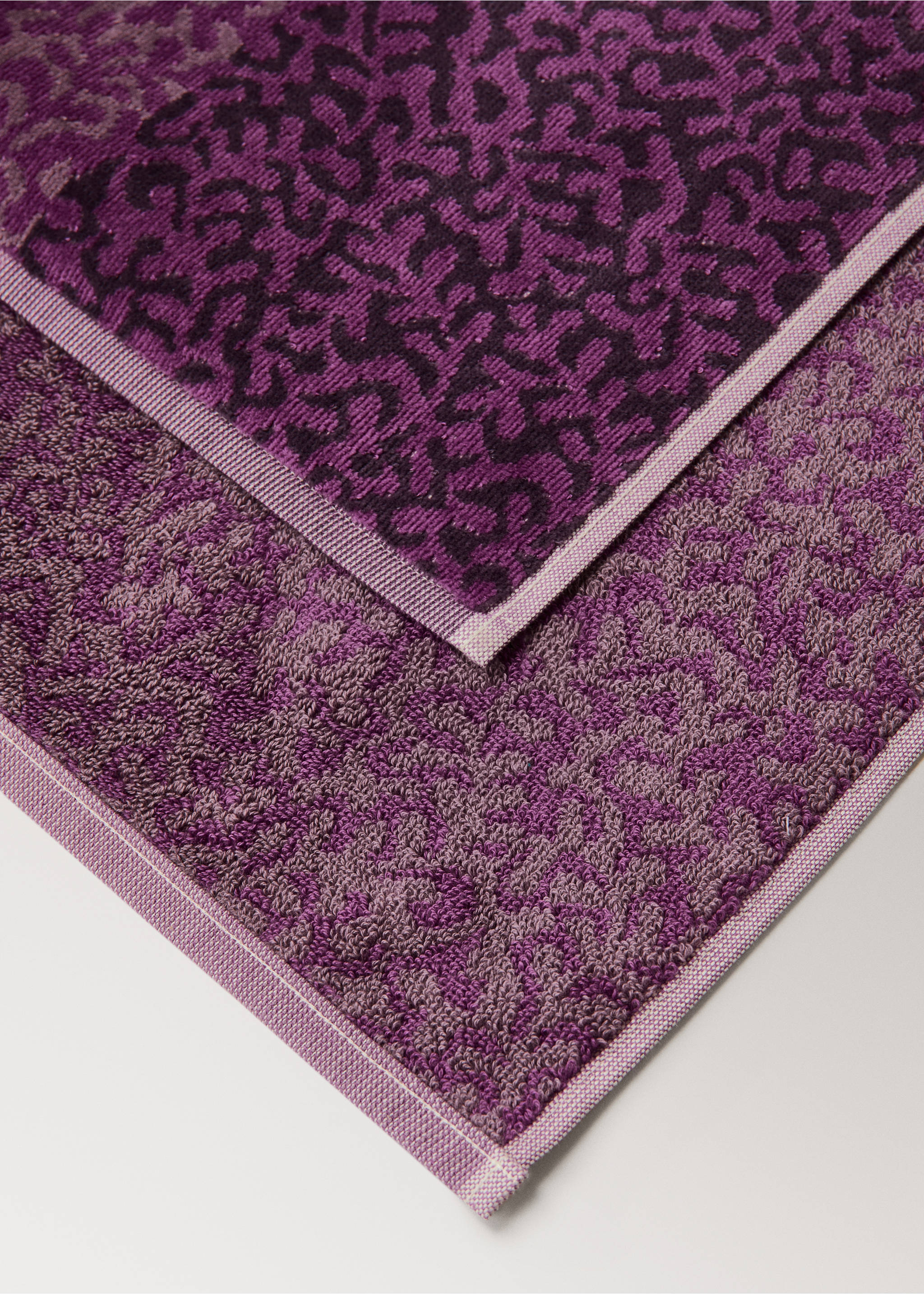 Toalha de mão de jacquard de tecido turco de algodão com estampado animal - Pormenor do artigo 2, Roxo. Ref: 27001583-00.