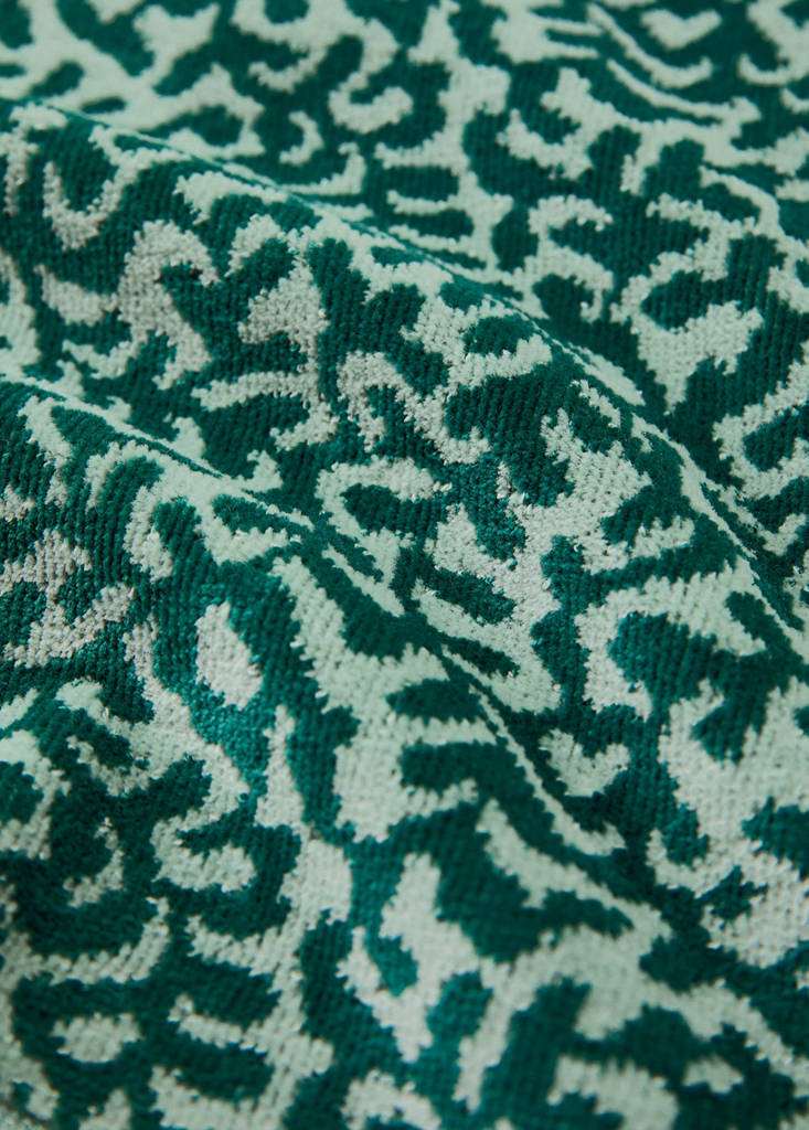 Jacquard cotton terry animal pattern bath towel — Aqua Green