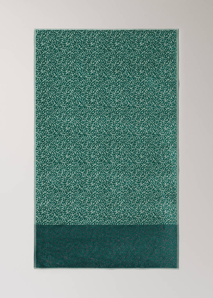 Jacquard cotton terry animal pattern bath towel — Aqua Green