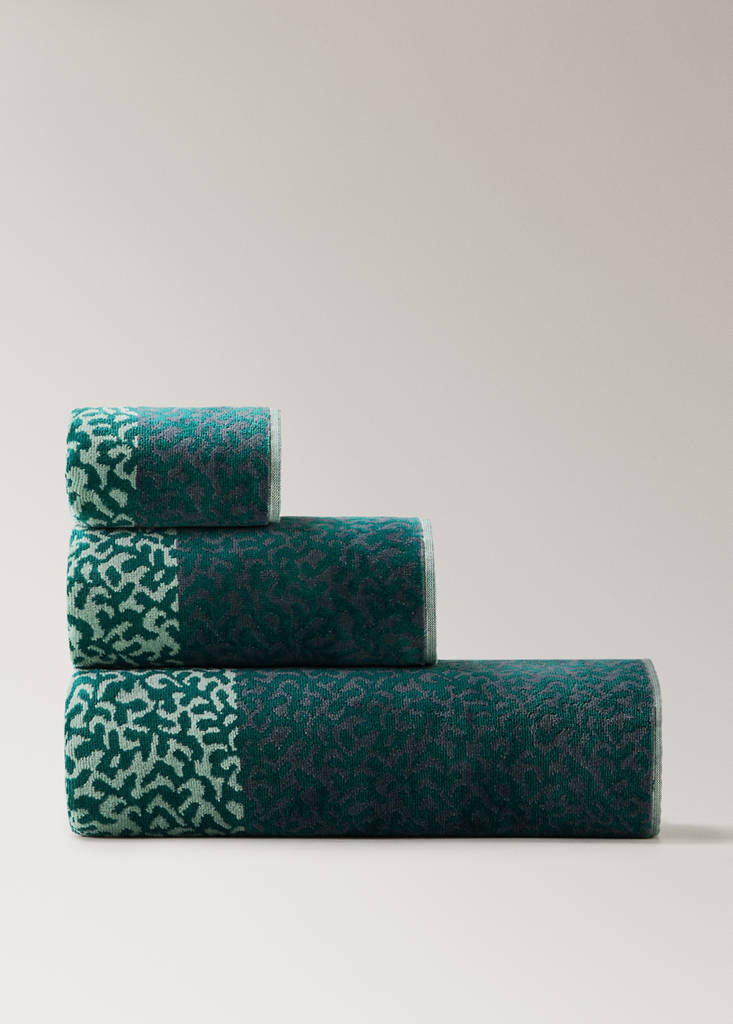 Jacquard cotton terry animal pattern bath towel — Aqua Green