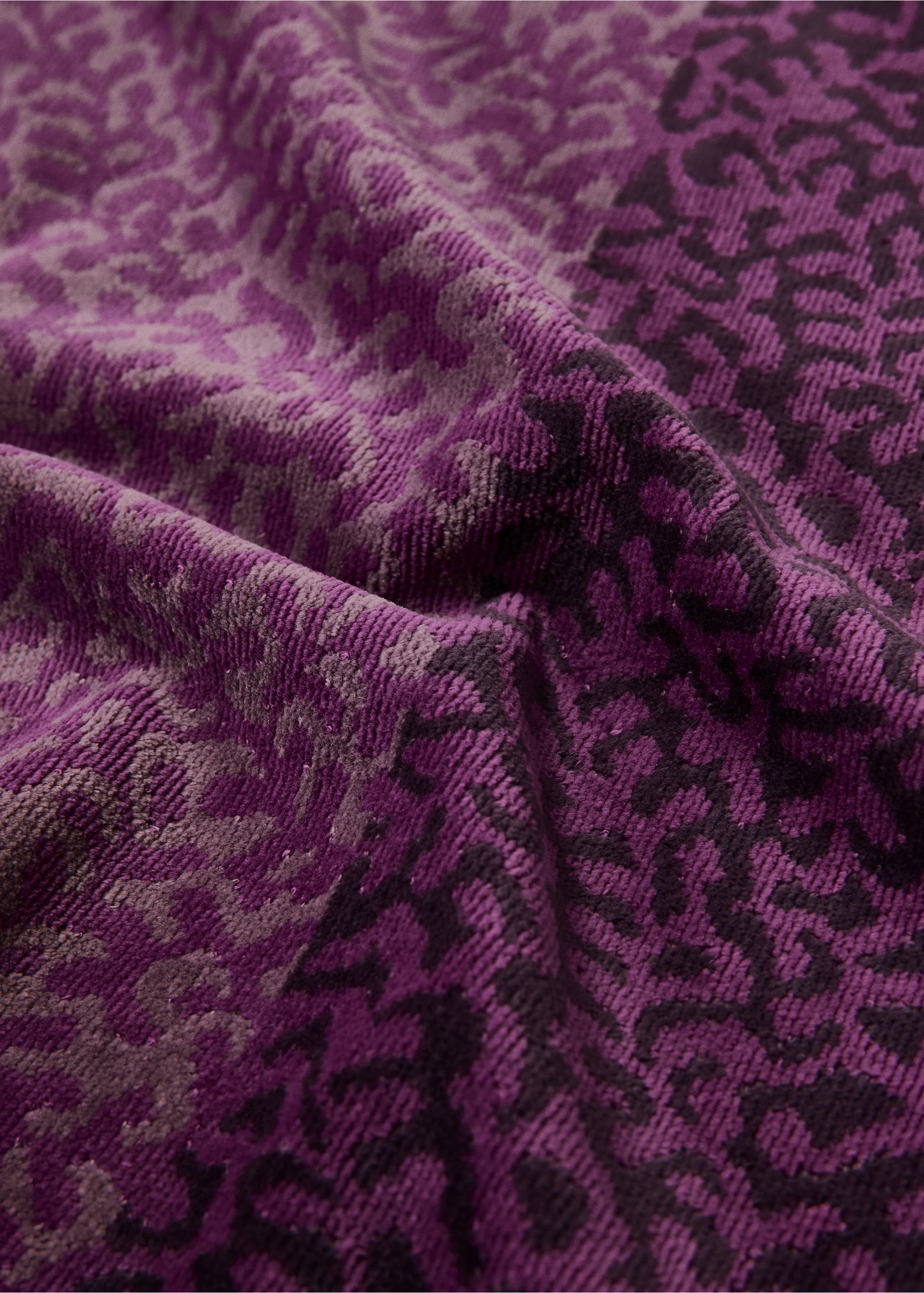 Πετσέτα μπάνιου από βαμβάκι ζακάρ - Λεπτομέρεια του προϊόντος 1, Μούρο. Ref: 27001584-00.