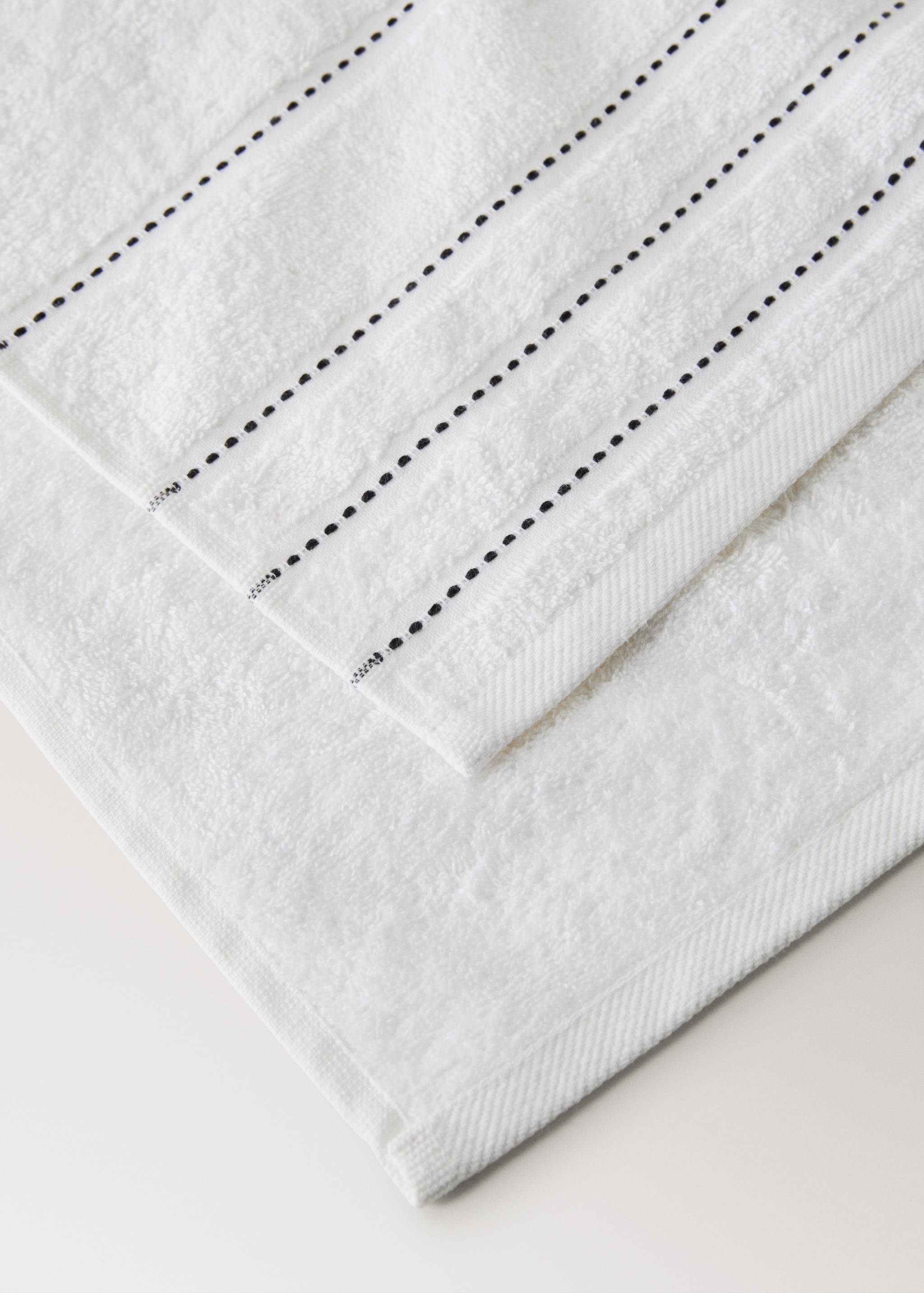 Broderad handduk med prickar - Detaljer om artikeln 2