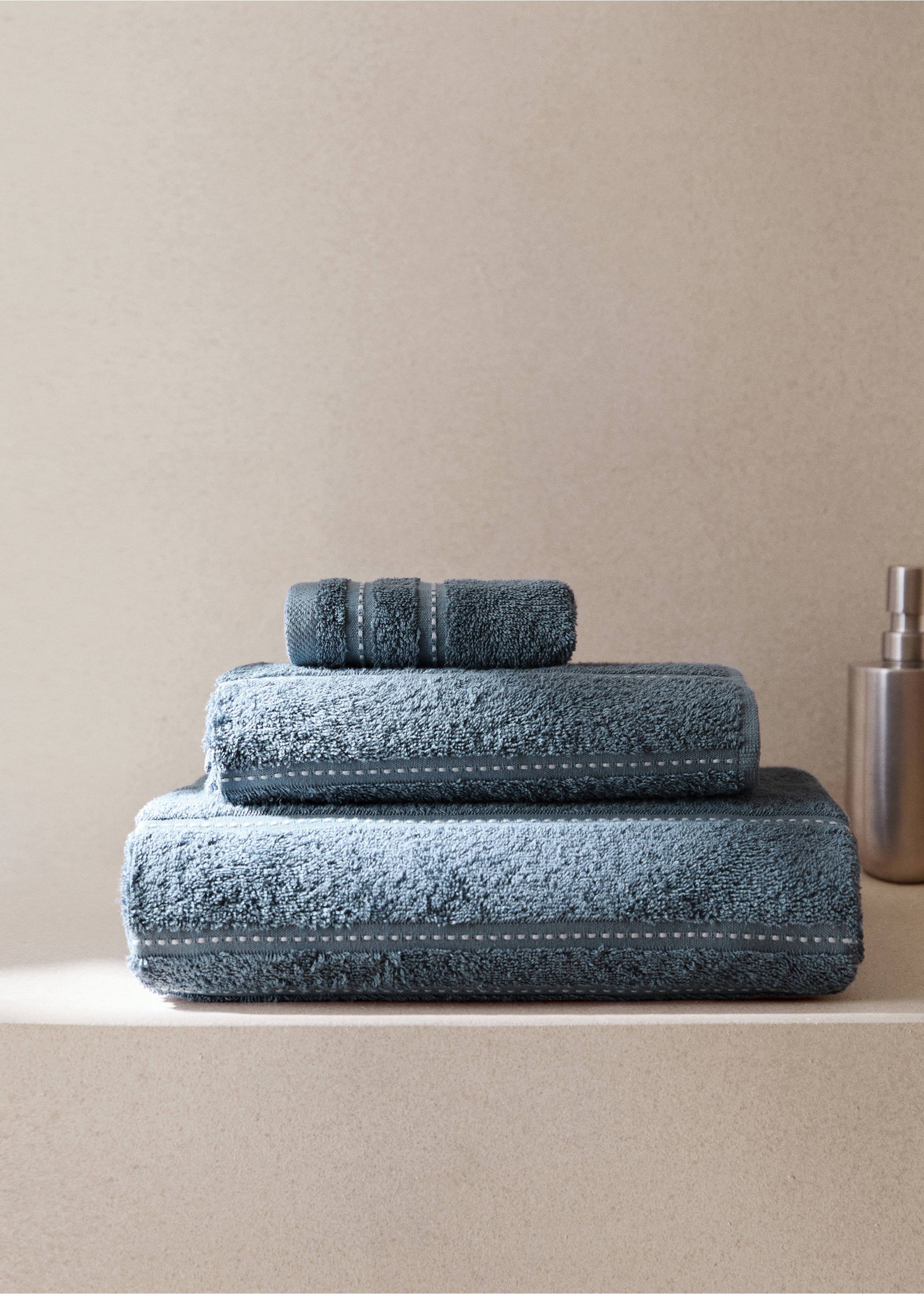 Cotton washbasin towel with embroidered dots - General plane, Blue. Ref: 27001585-00.