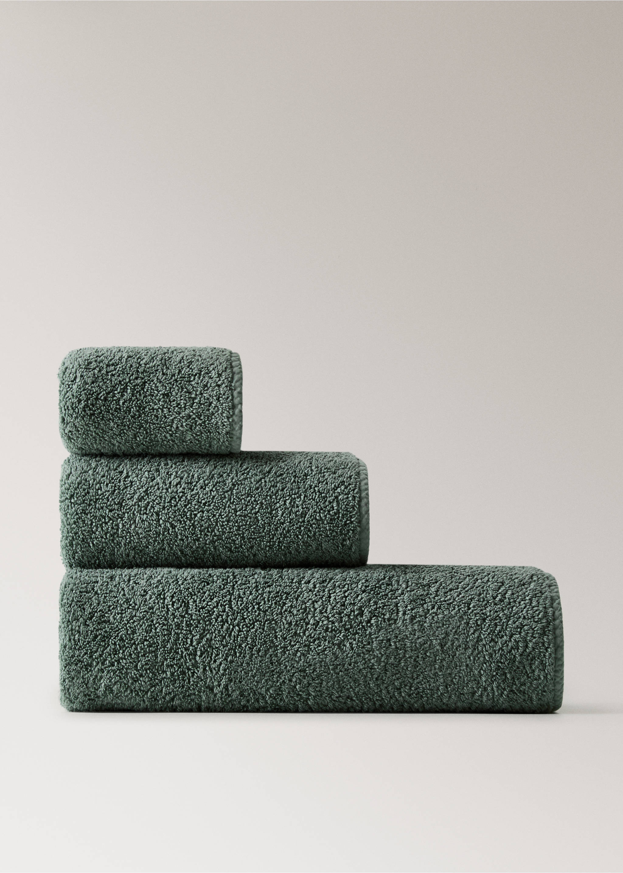 Garment-dyed washcloth - Article without model, Forest Green. Ref: 27001587-00.