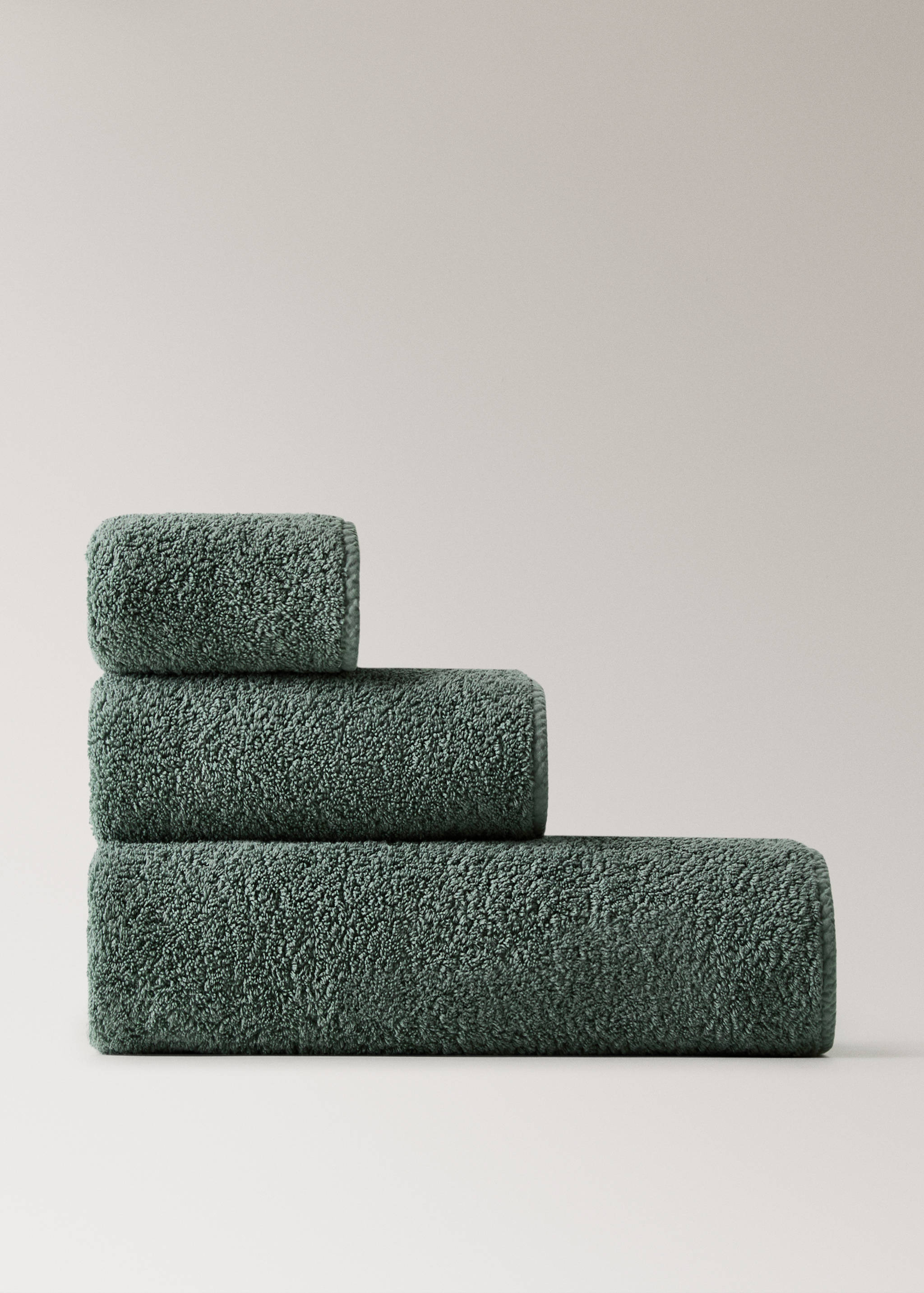 Bath towel with dyed piece - Article without model