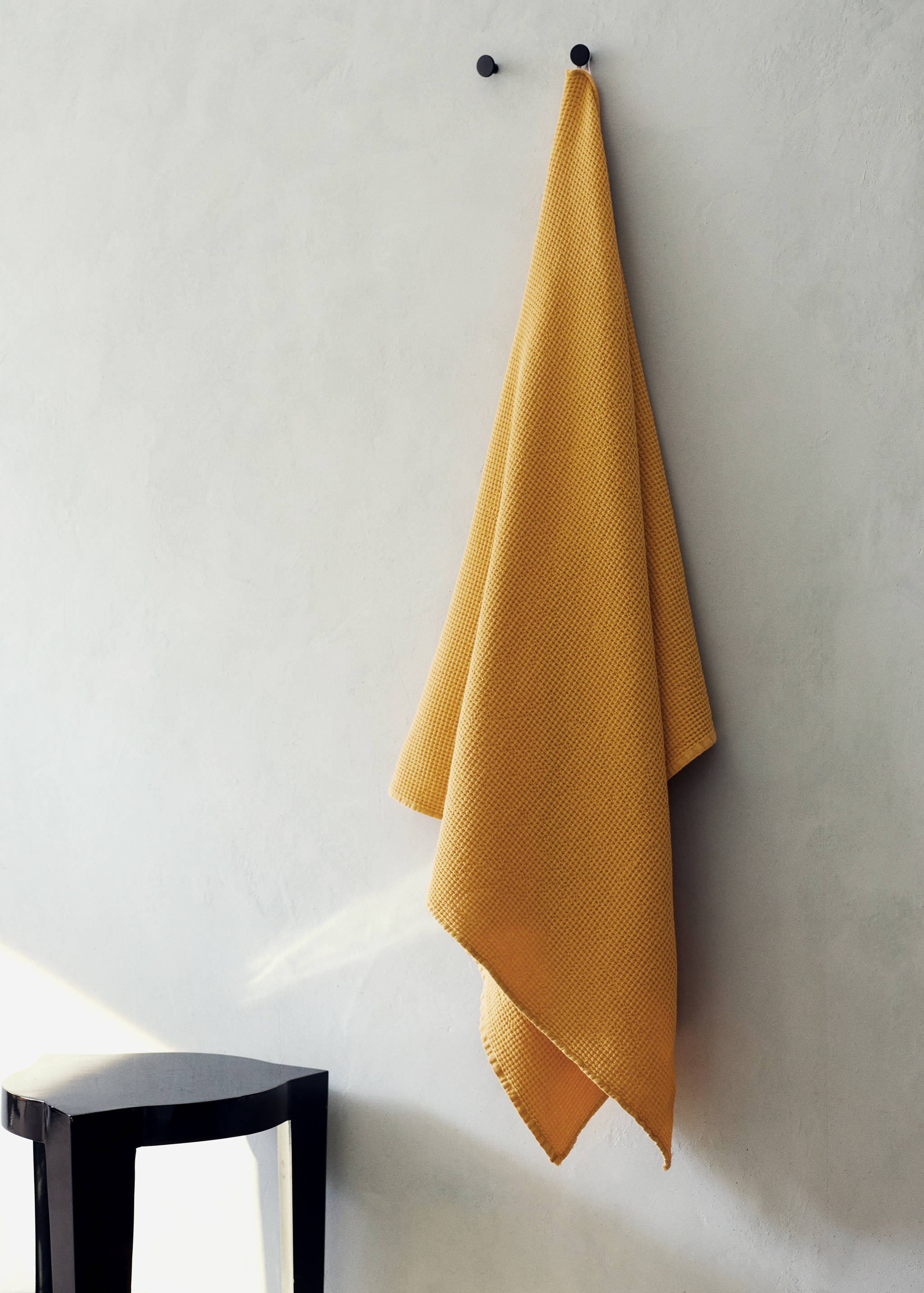 Ręcznik kąpielowy z bawełny mini waffle garment-wash - Plan ogólny