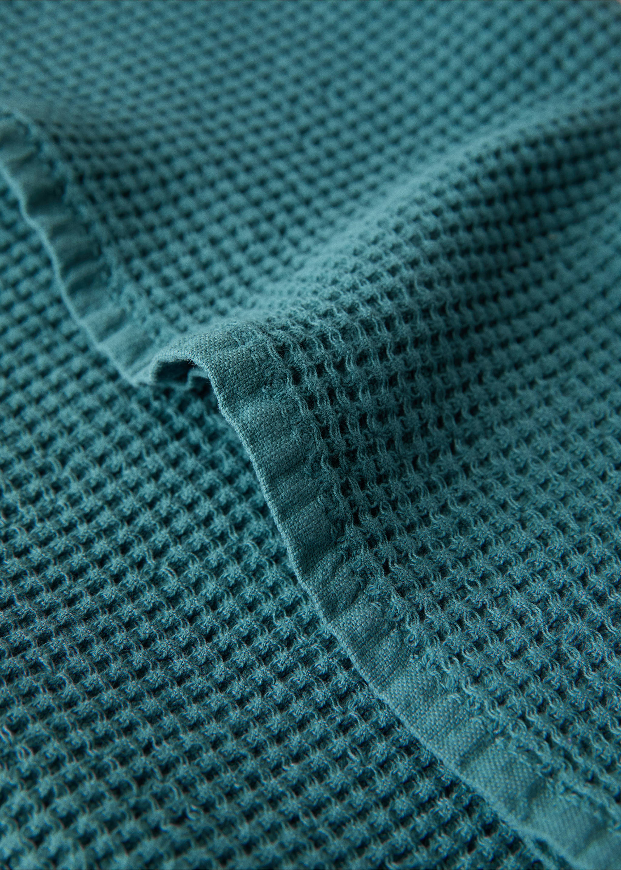 Cotton hand towel mini waffle garment-wash - Details of the article 1, Forest Green. Ref: 27001598-00.